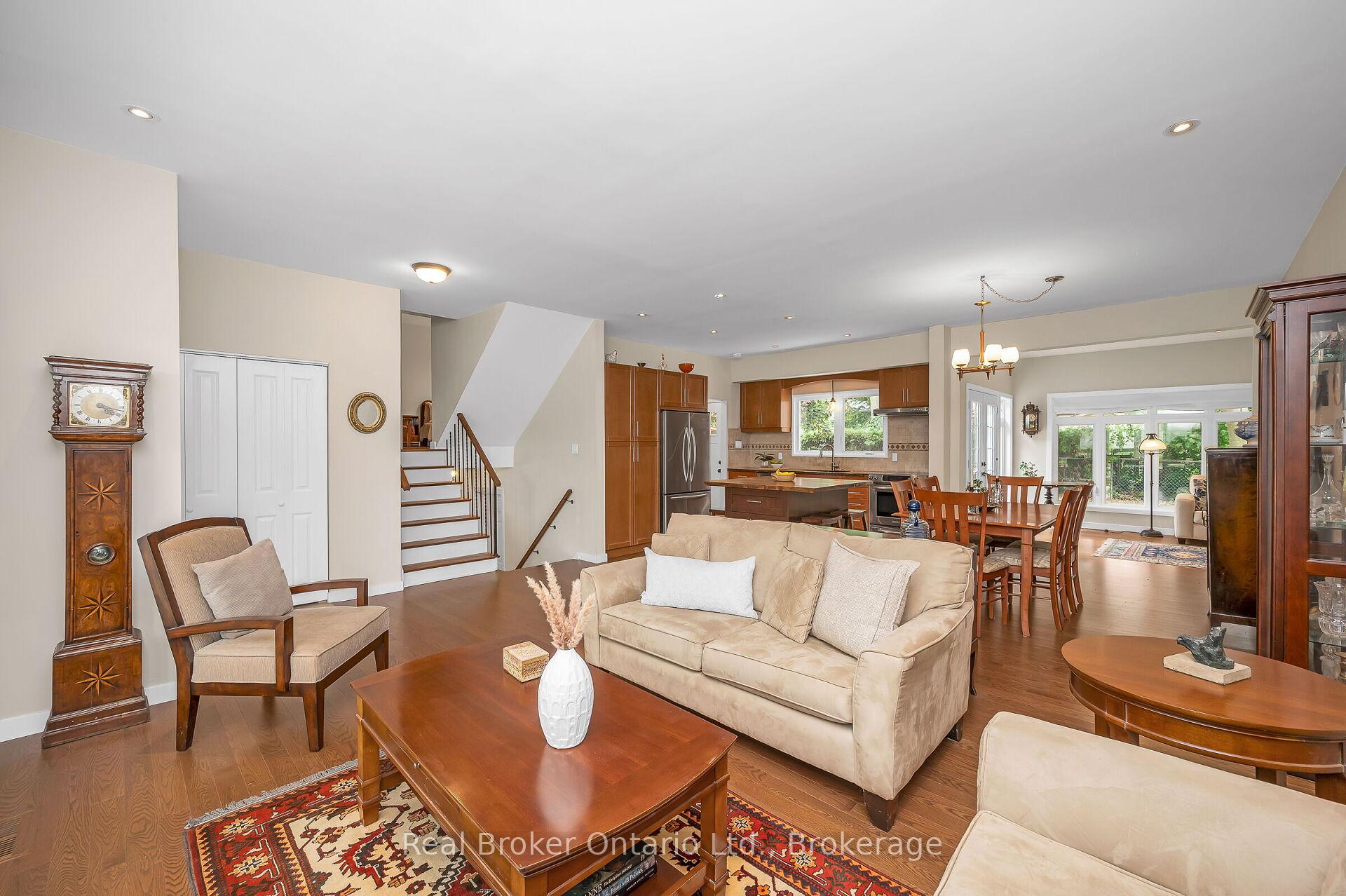 Photo 8 of 285 Surrey Drive, Oakville, Bronte — HOMEH