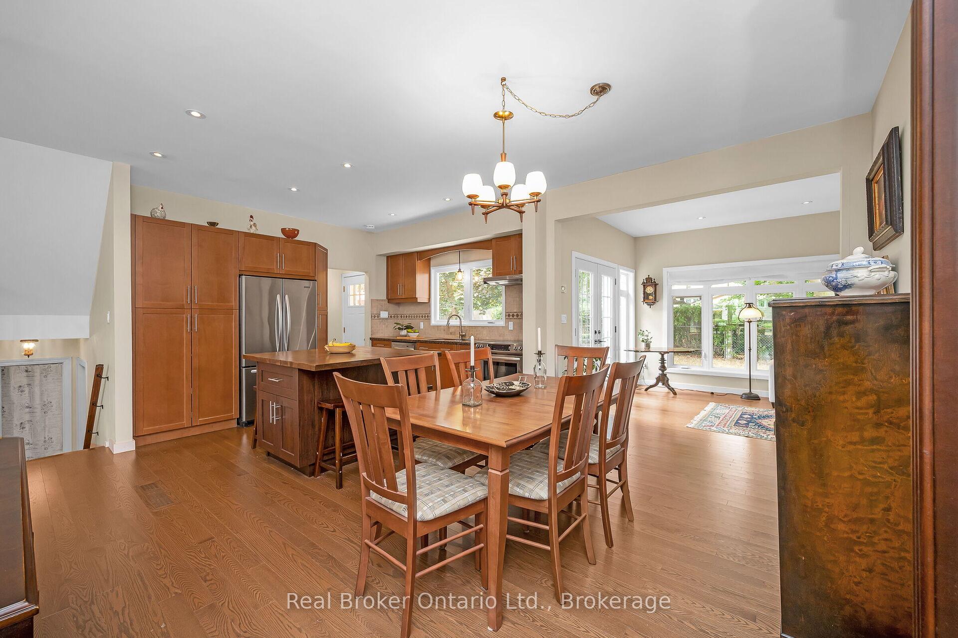 Photo 9 of 285 Surrey Drive, Oakville, Bronte — HOMEH
