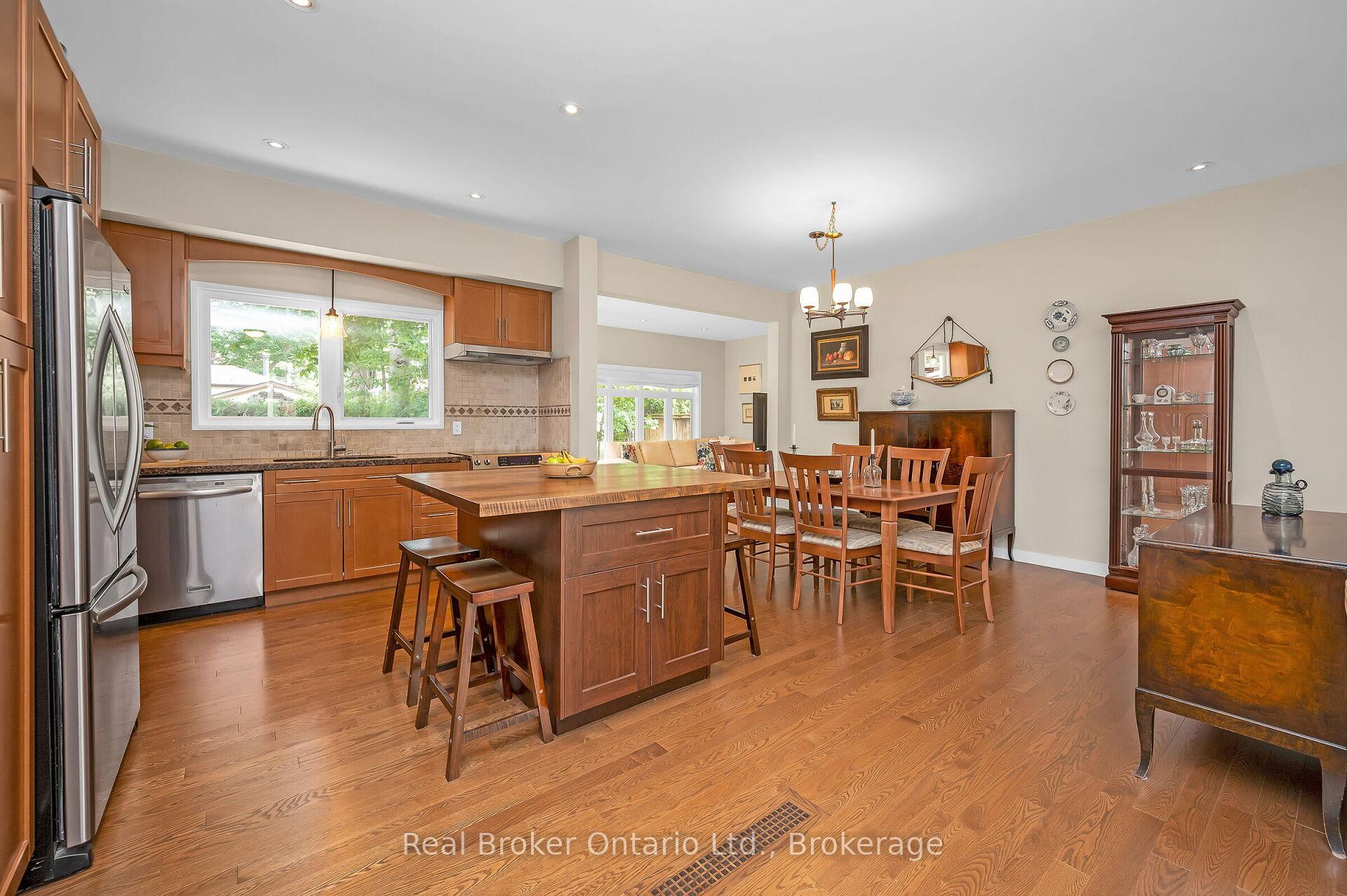 Photo 10 of 285 Surrey Drive, Oakville, Bronte — HOMEH