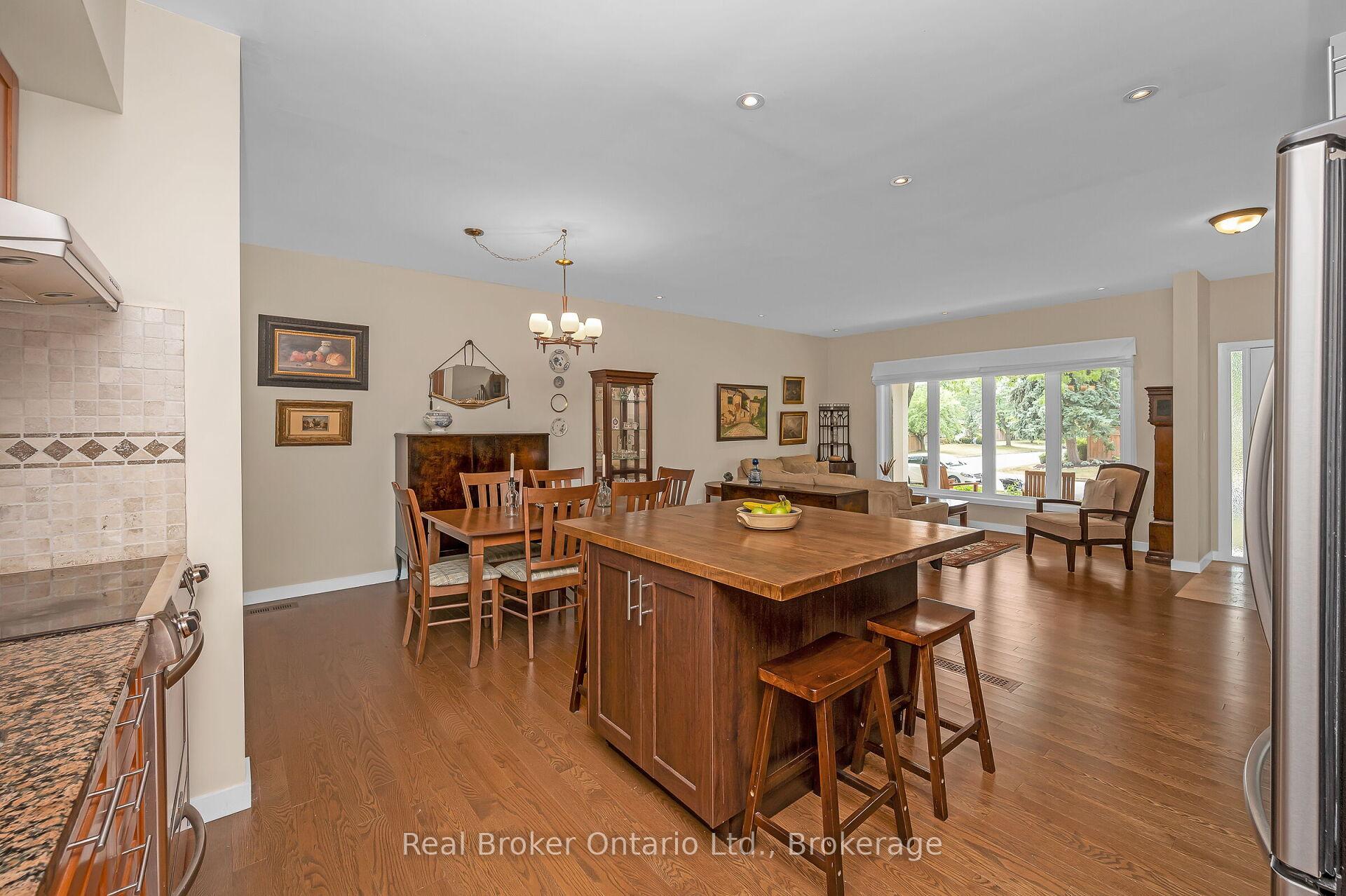 Photo 12 of 285 Surrey Drive, Oakville, Bronte — HOMEH