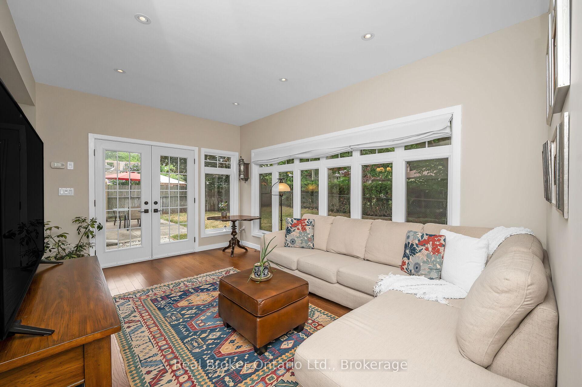 Photo 16 of 285 Surrey Drive, Oakville, Bronte — HOMEH