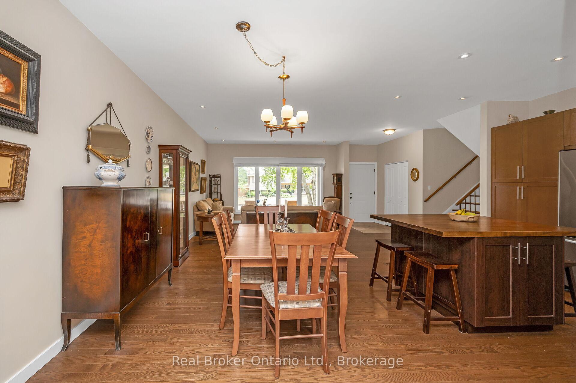 Photo 18 of 285 Surrey Drive, Oakville, Bronte — HOMEH