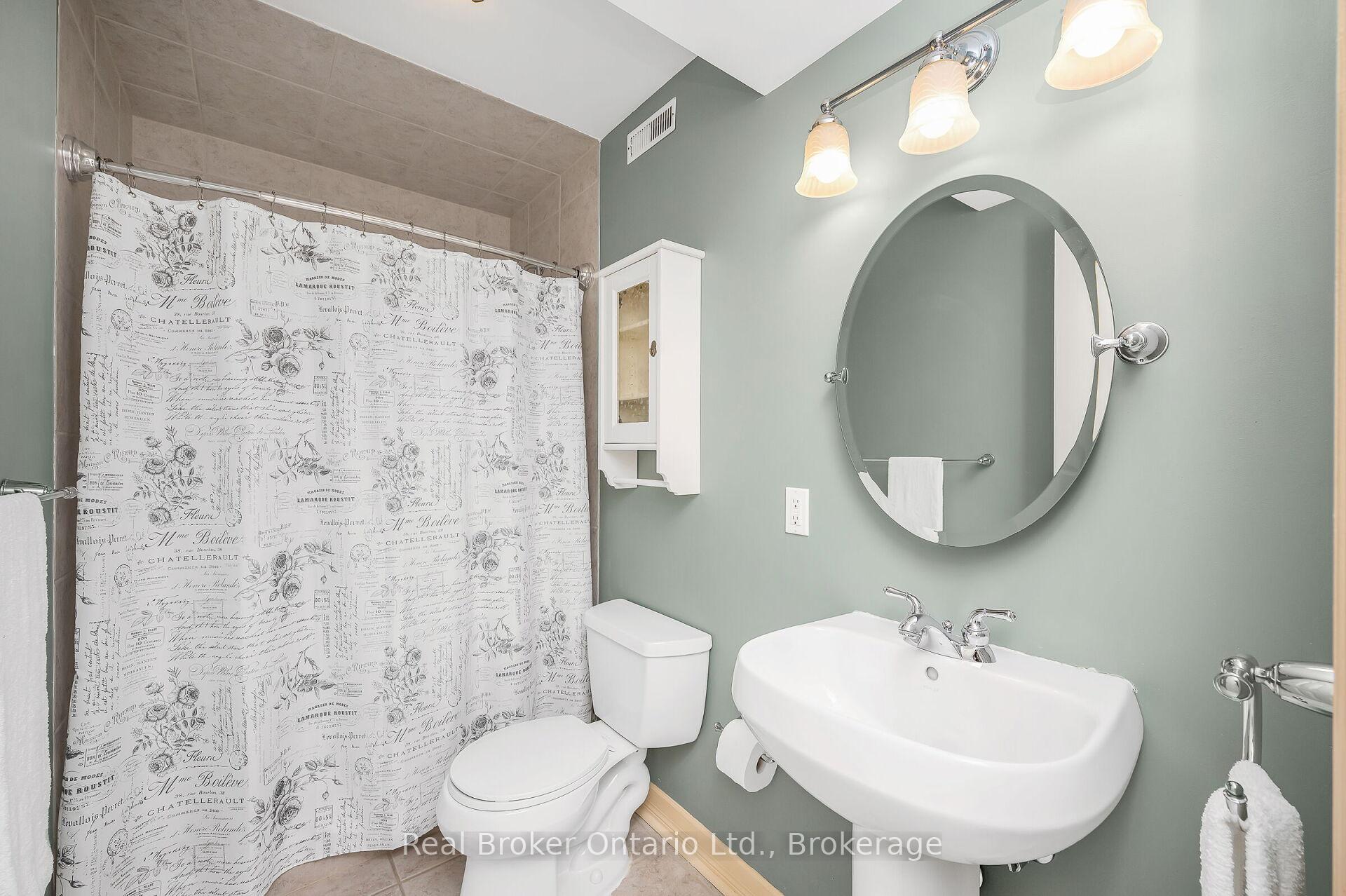 Photo 21 of 285 Surrey Drive, Oakville, Bronte — HOMEH