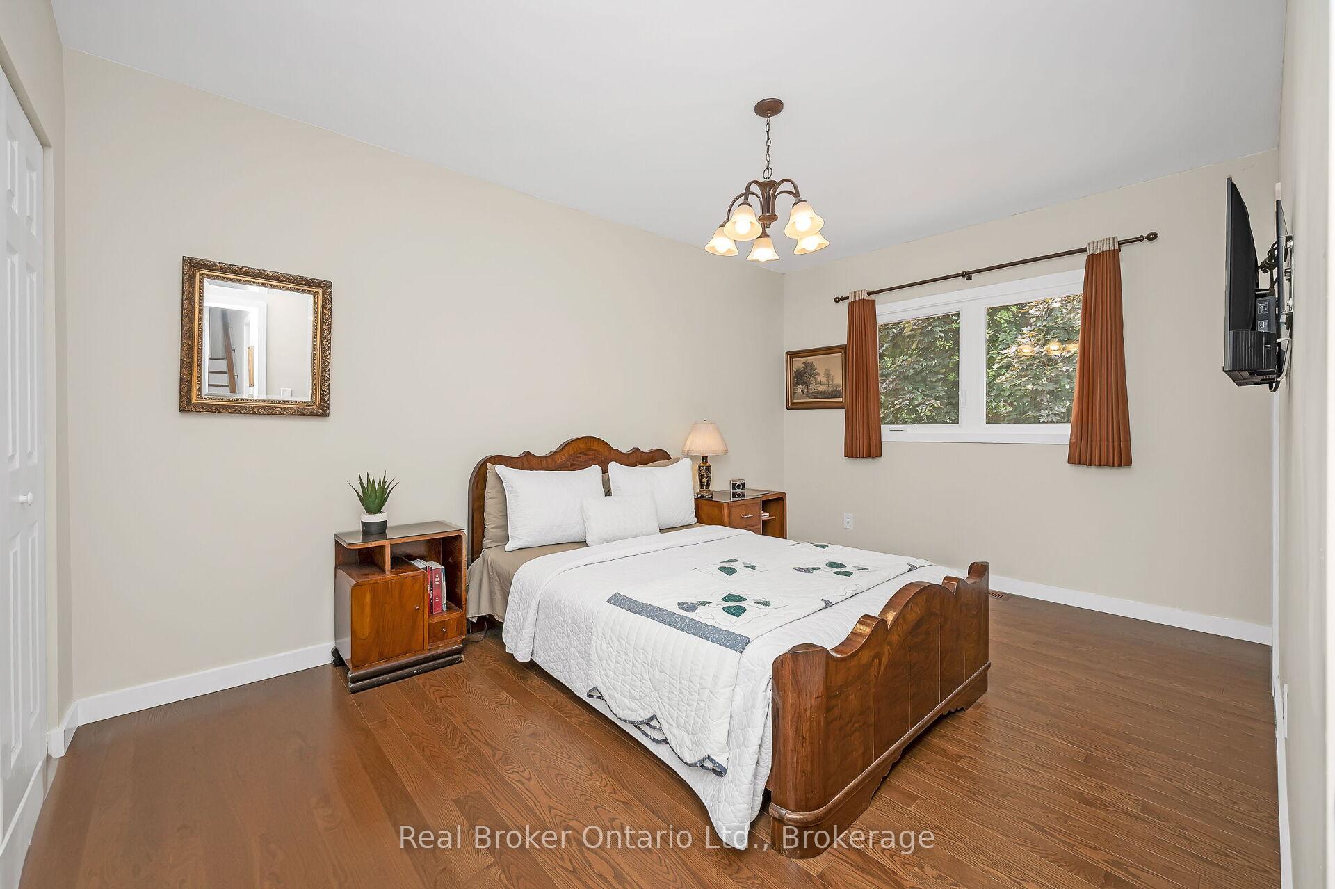 Photo 23 of 285 Surrey Drive, Oakville, Bronte — HOMEH