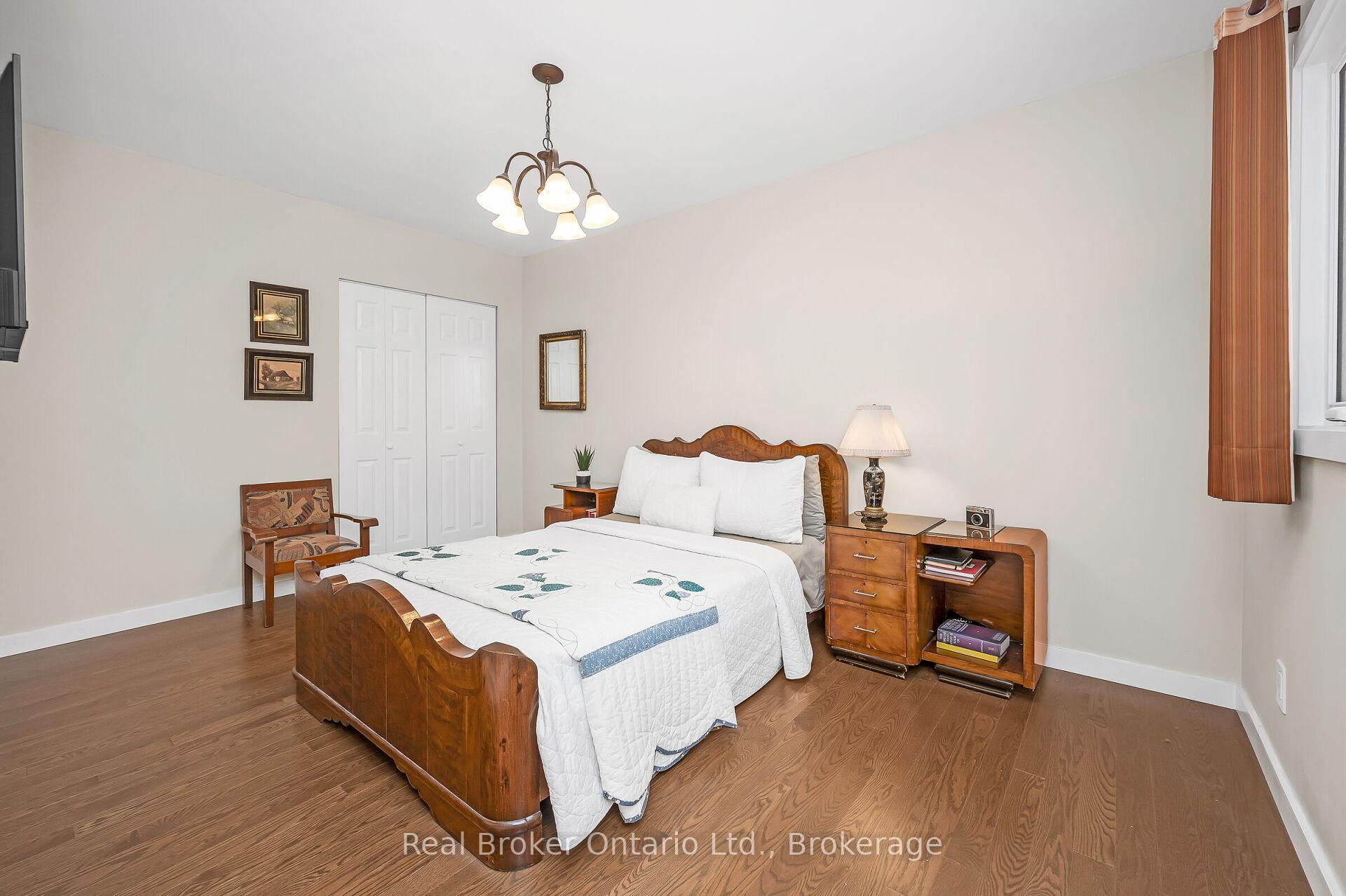 Photo 24 of 285 Surrey Drive, Oakville, Bronte — HOMEH