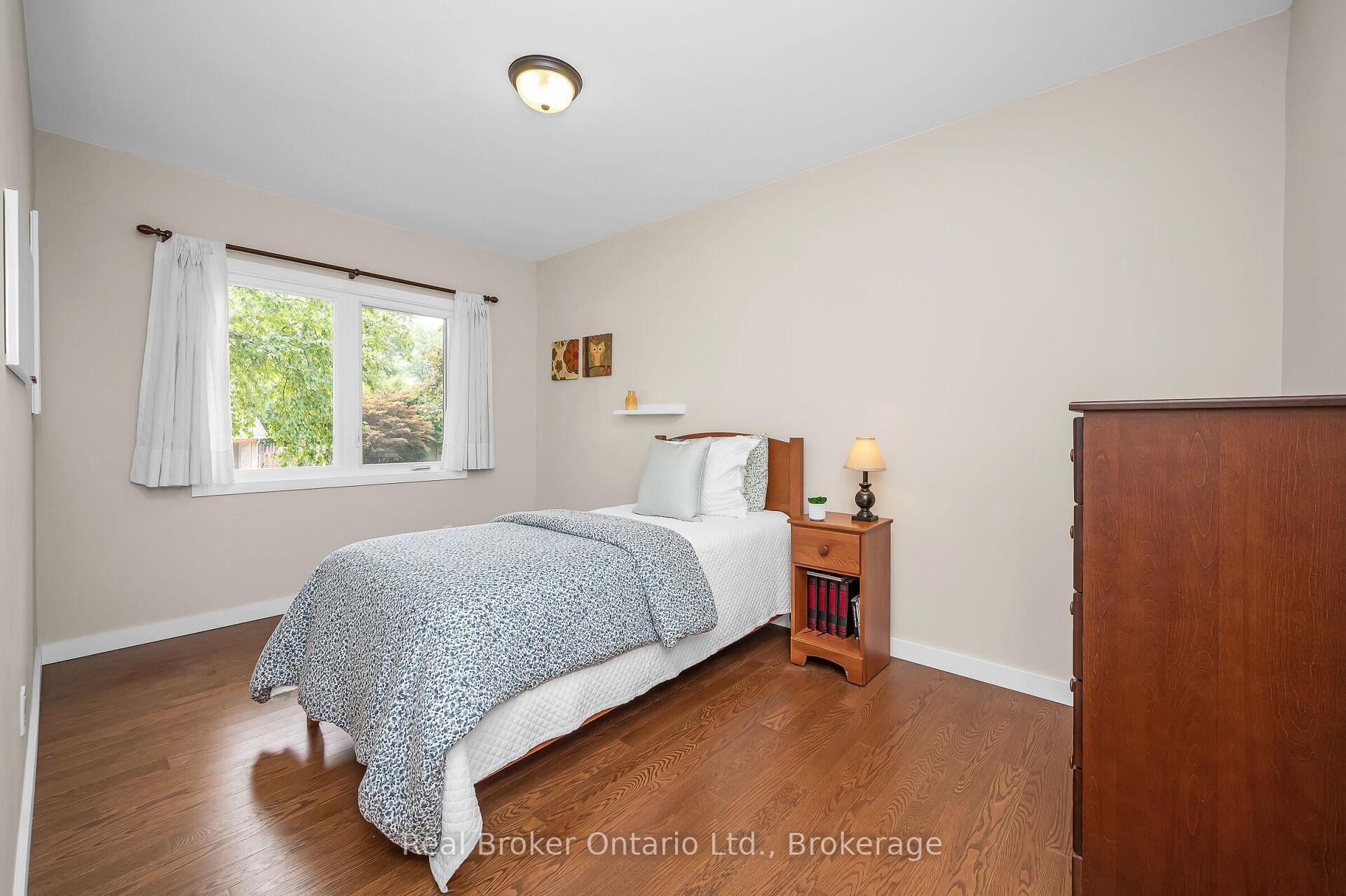 Photo 26 of 285 Surrey Drive, Oakville, Bronte — HOMEH