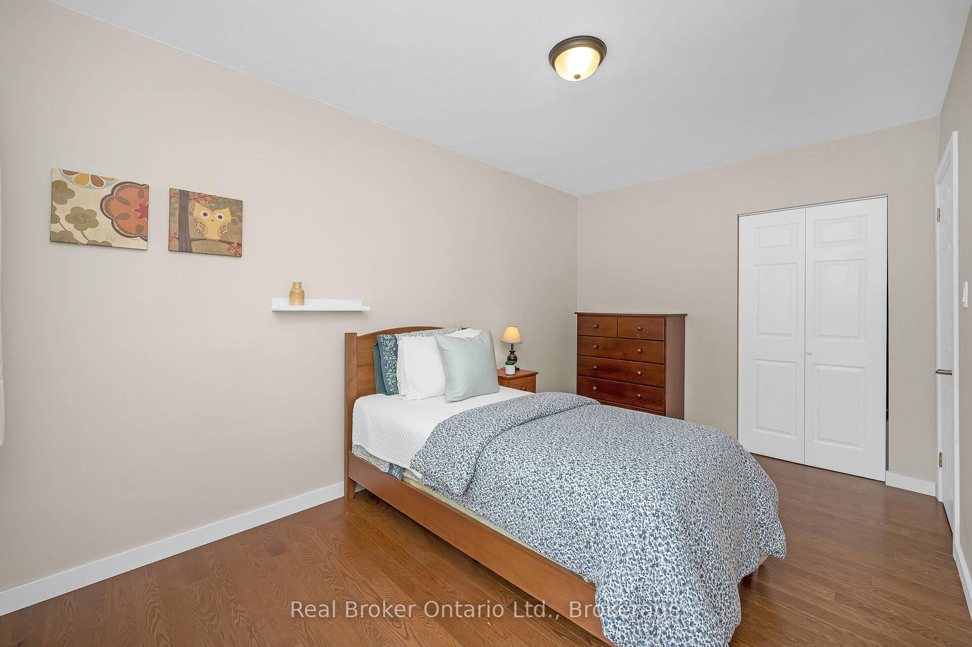 Photo 27 of 285 Surrey Drive, Oakville, Bronte — HOMEH