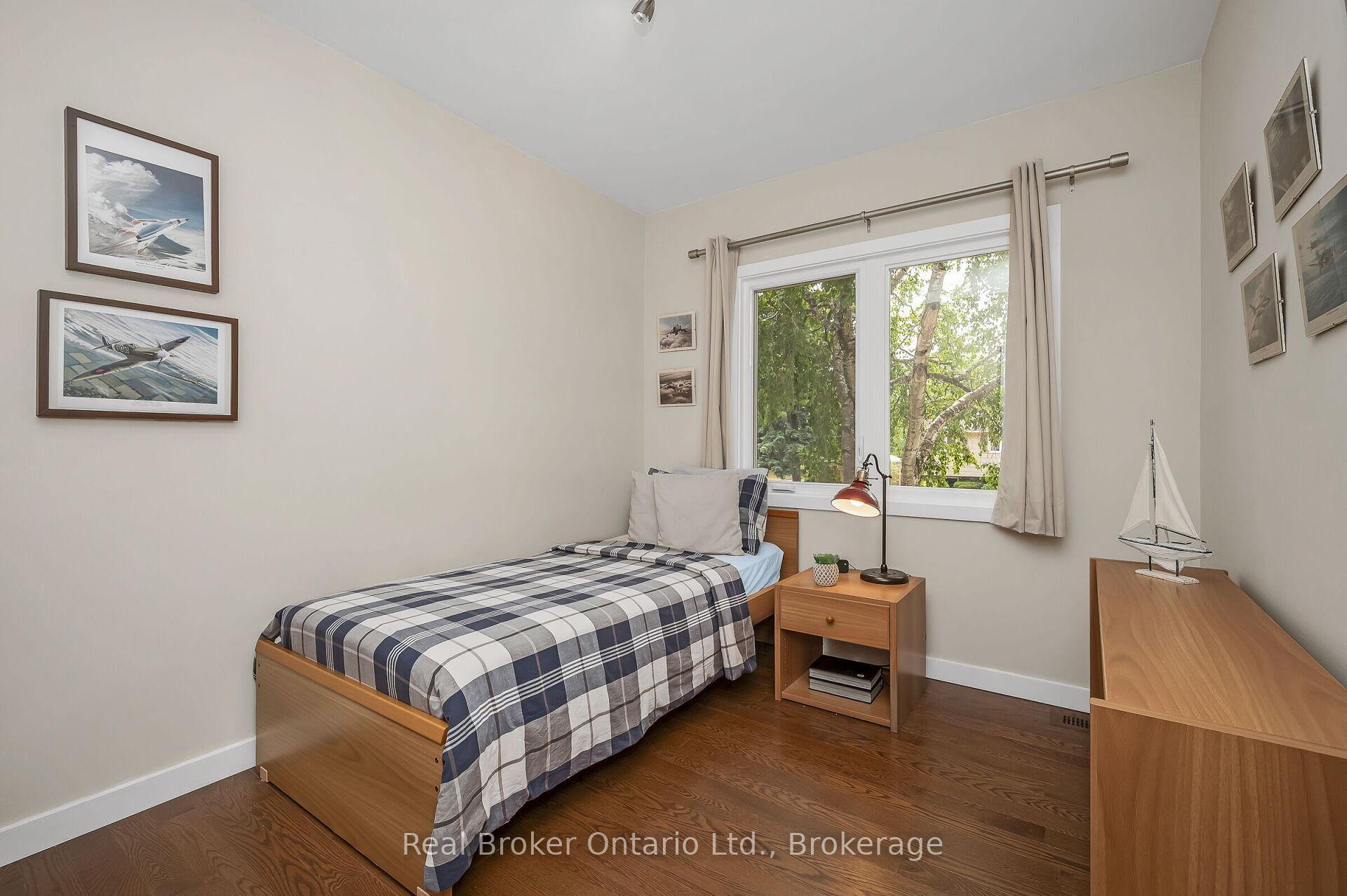 Photo 30 of 285 Surrey Drive, Oakville, Bronte — HOMEH