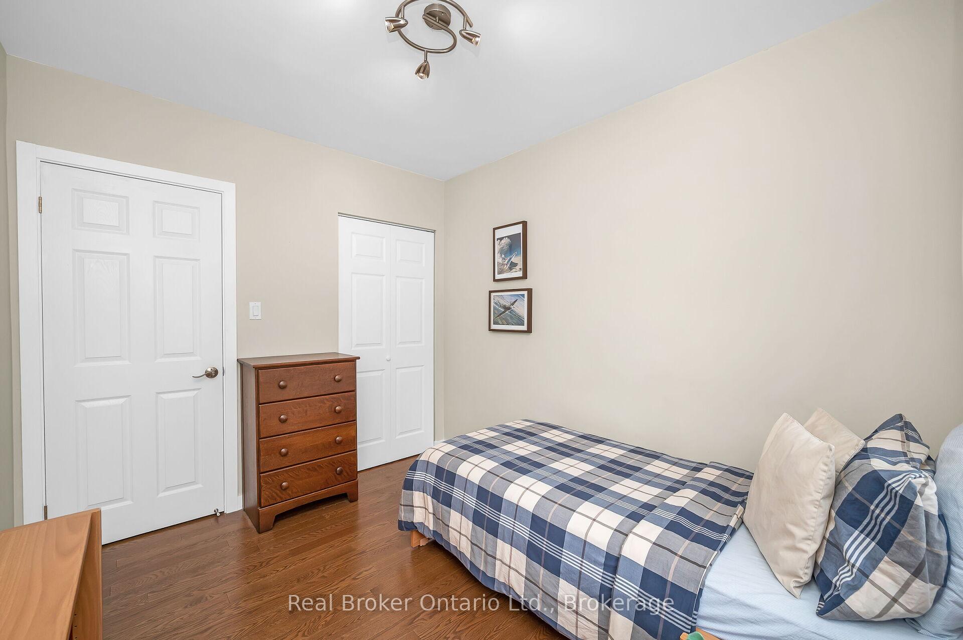 Photo 31 of 285 Surrey Drive, Oakville, Bronte — HOMEH