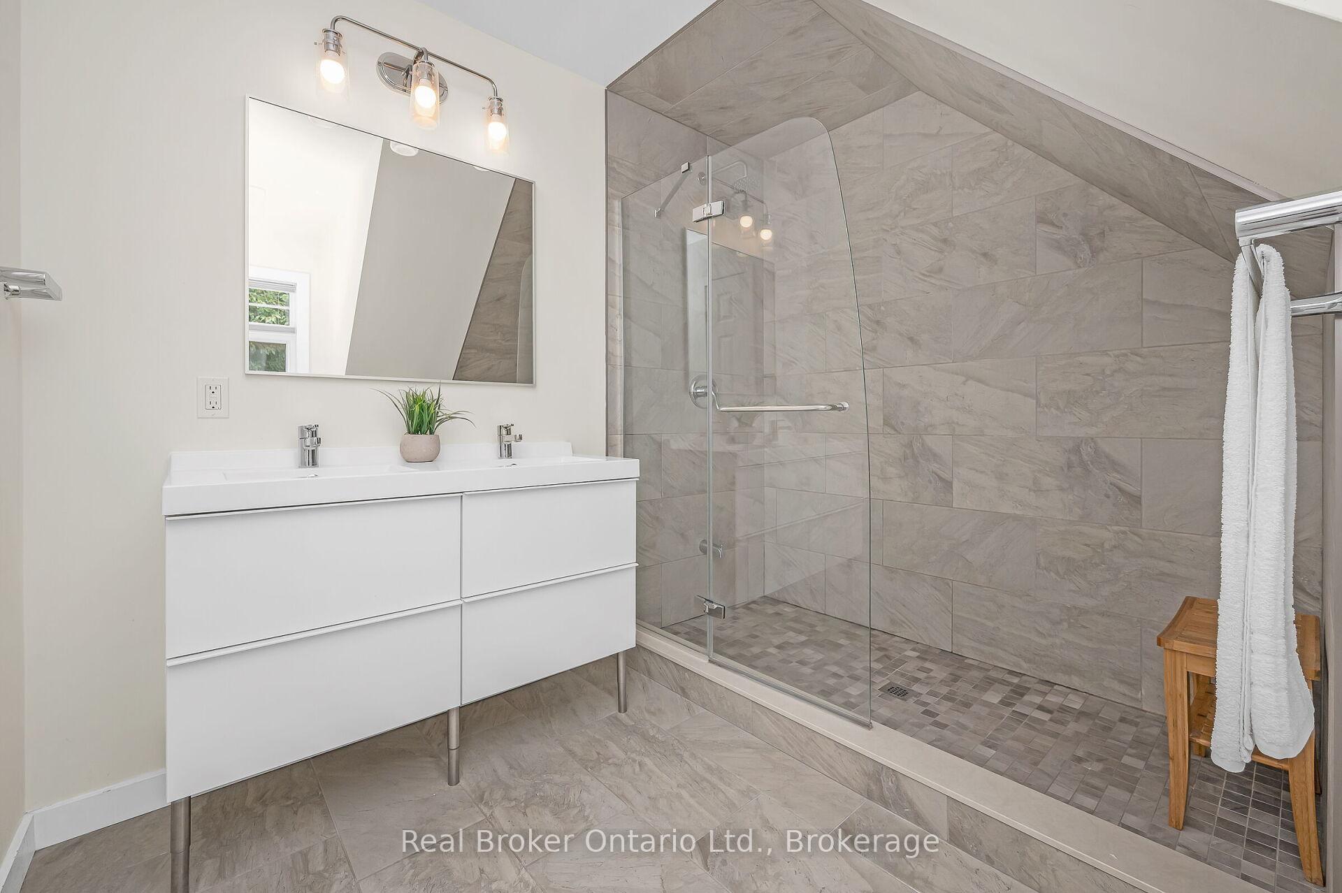 Photo 32 of 285 Surrey Drive, Oakville, Bronte — HOMEH
