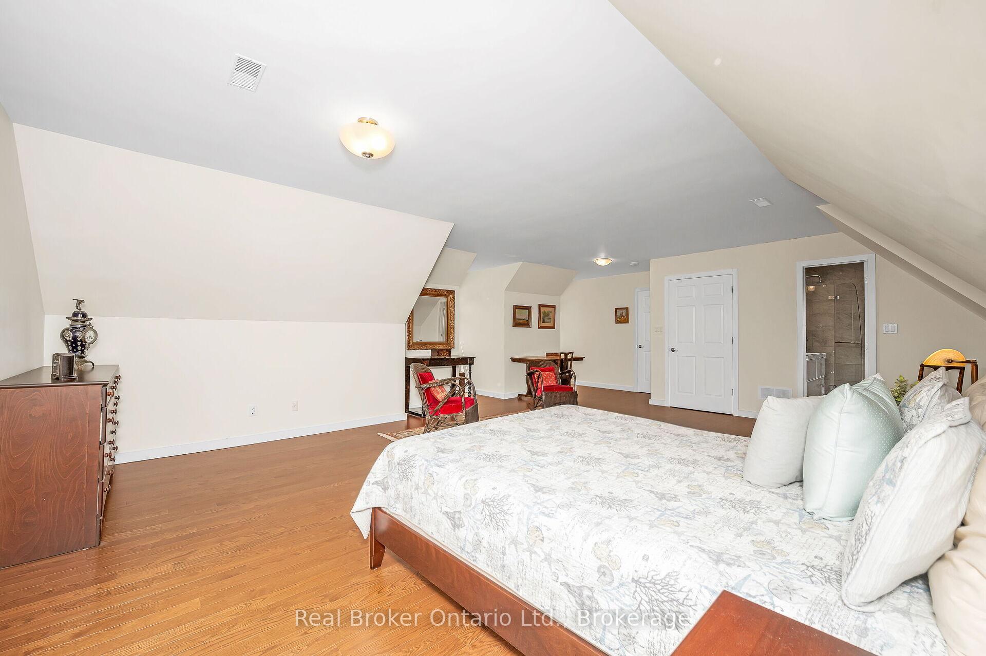 Photo 36 of 285 Surrey Drive, Oakville, Bronte — HOMEH