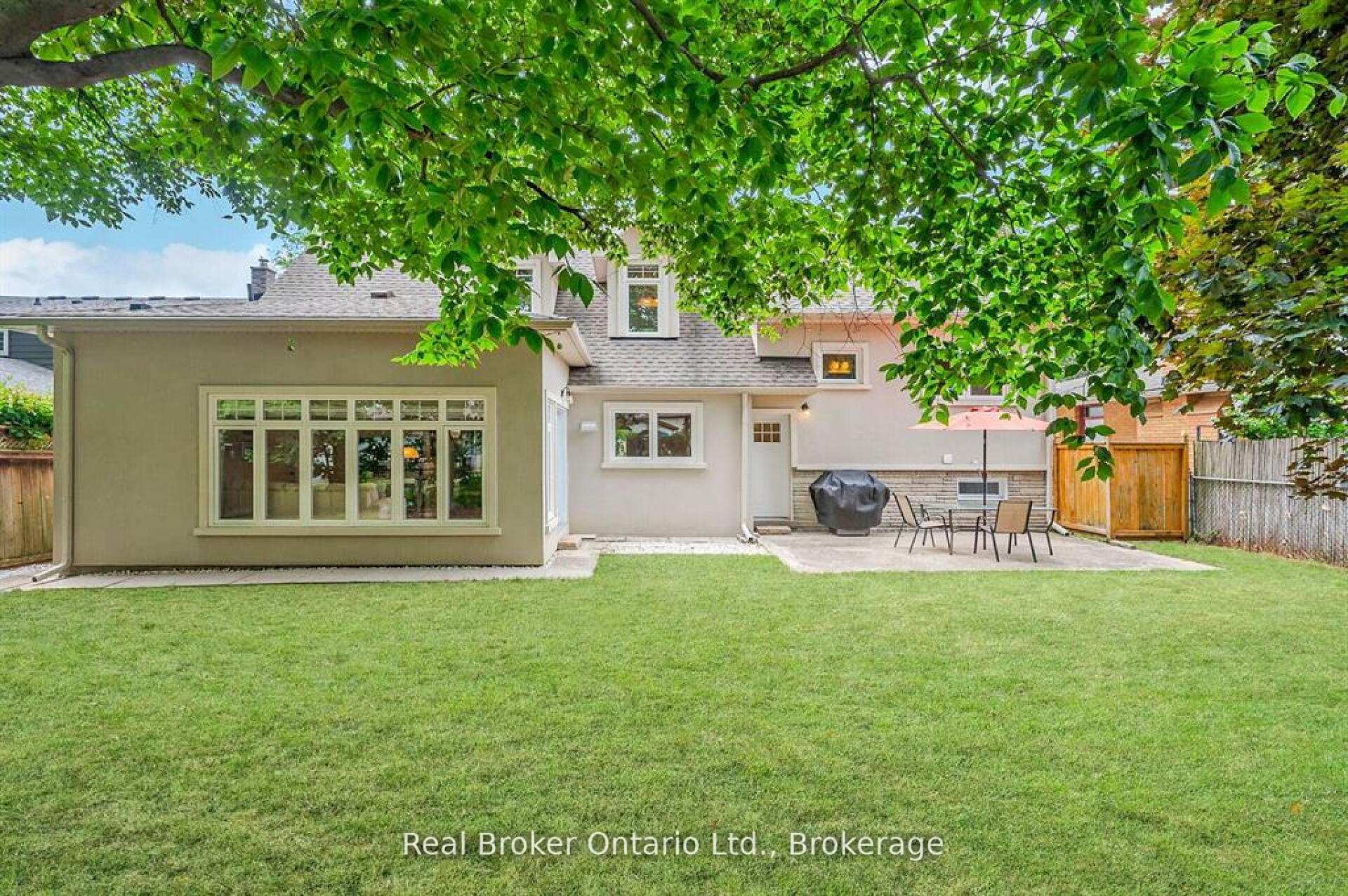 Photo 38 of 285 Surrey Drive, Oakville, Bronte — HOMEH
