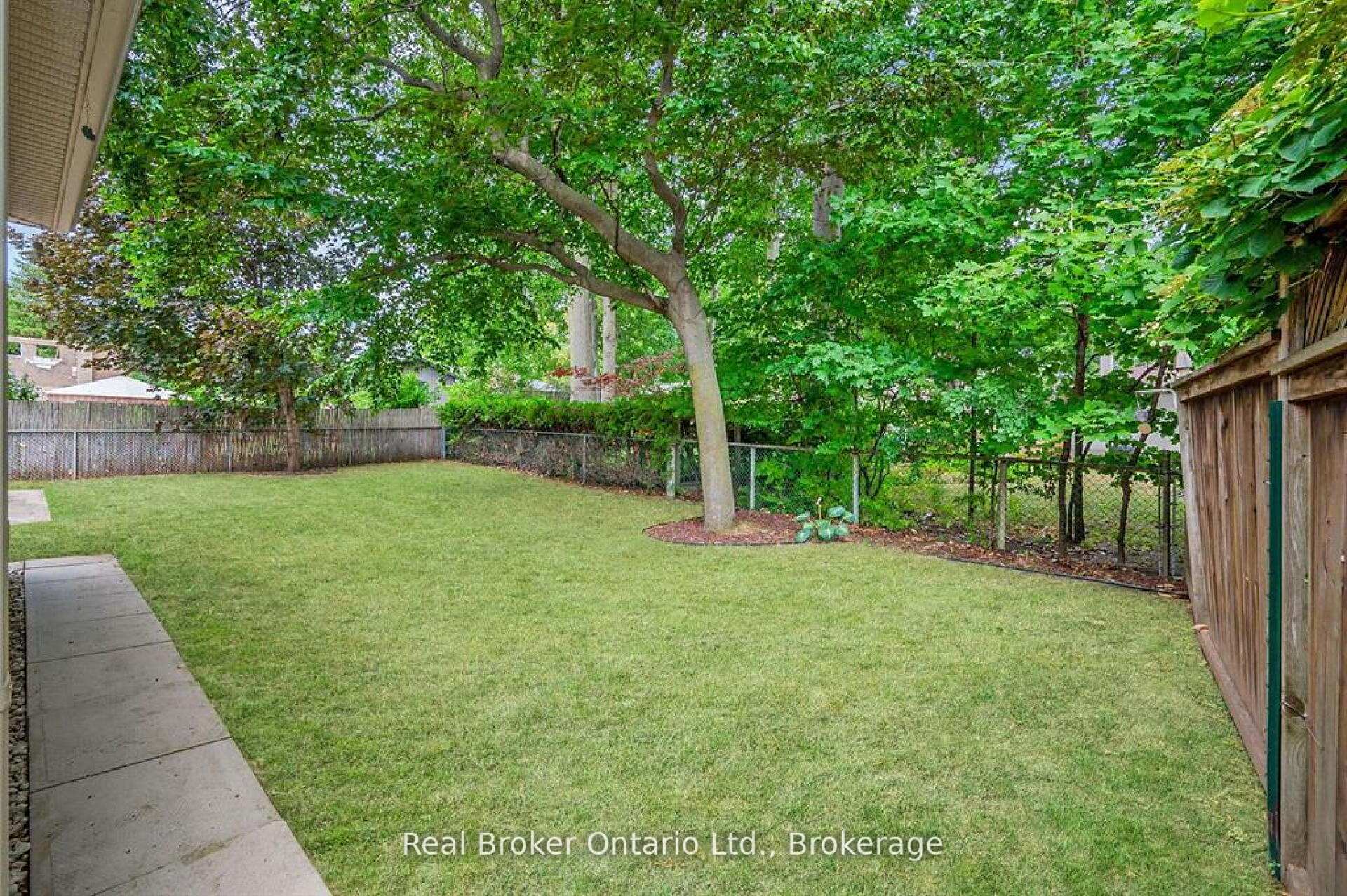 Photo 41 of 285 Surrey Drive, Oakville, Bronte — HOMEH
