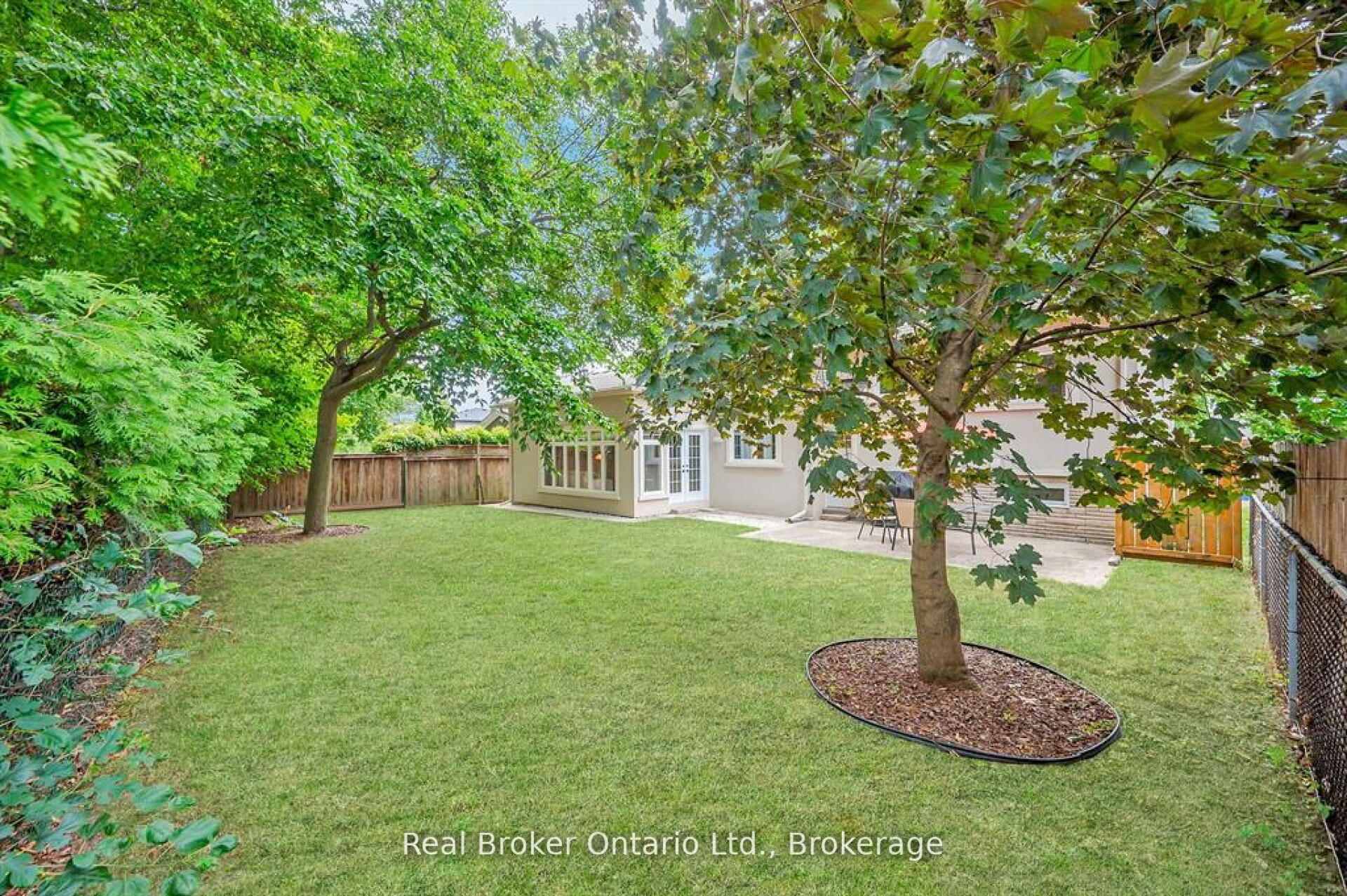 Photo 42 of 285 Surrey Drive, Oakville, Bronte — HOMEH