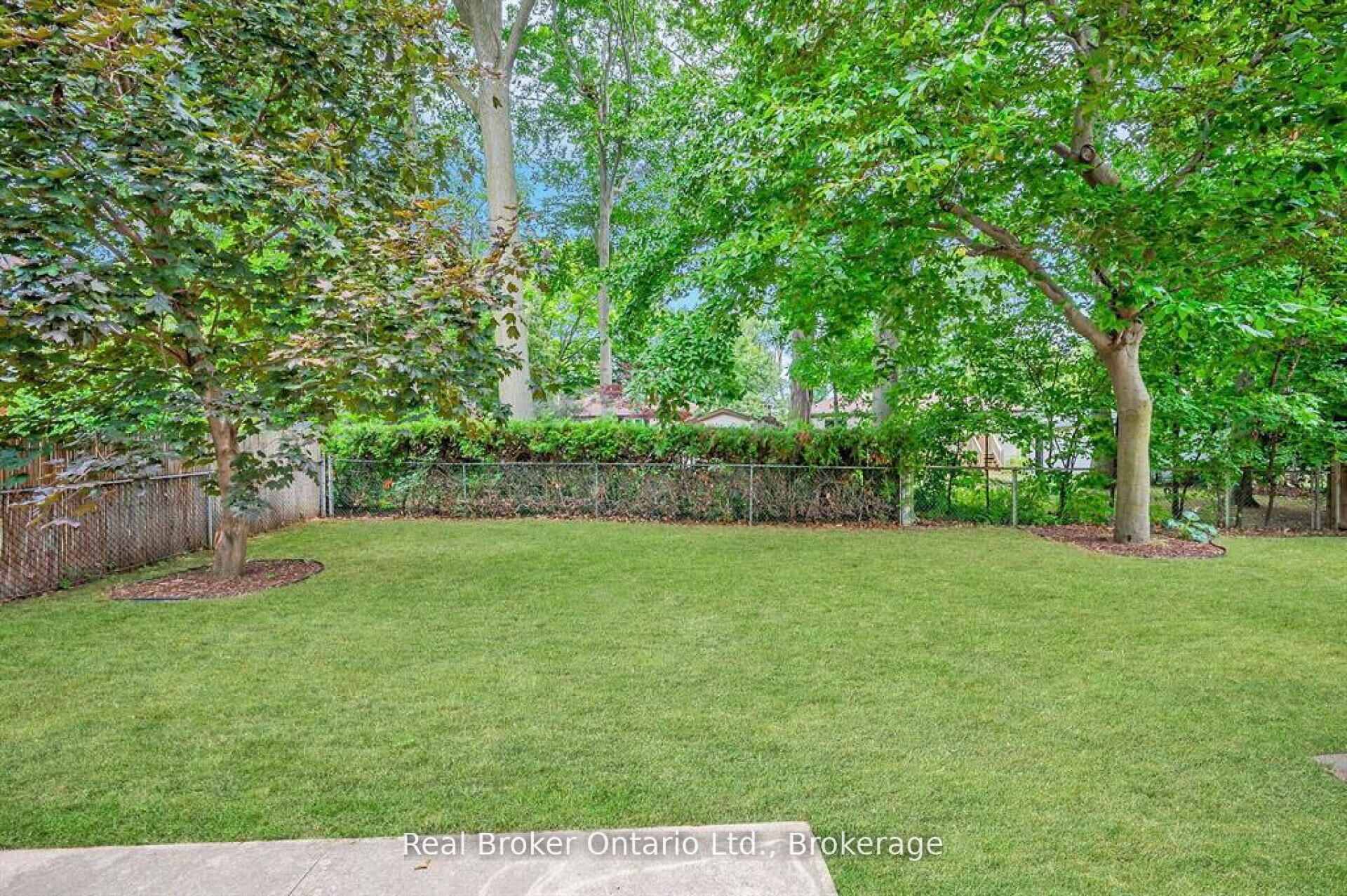 Photo 43 of 285 Surrey Drive, Oakville, Bronte — HOMEH