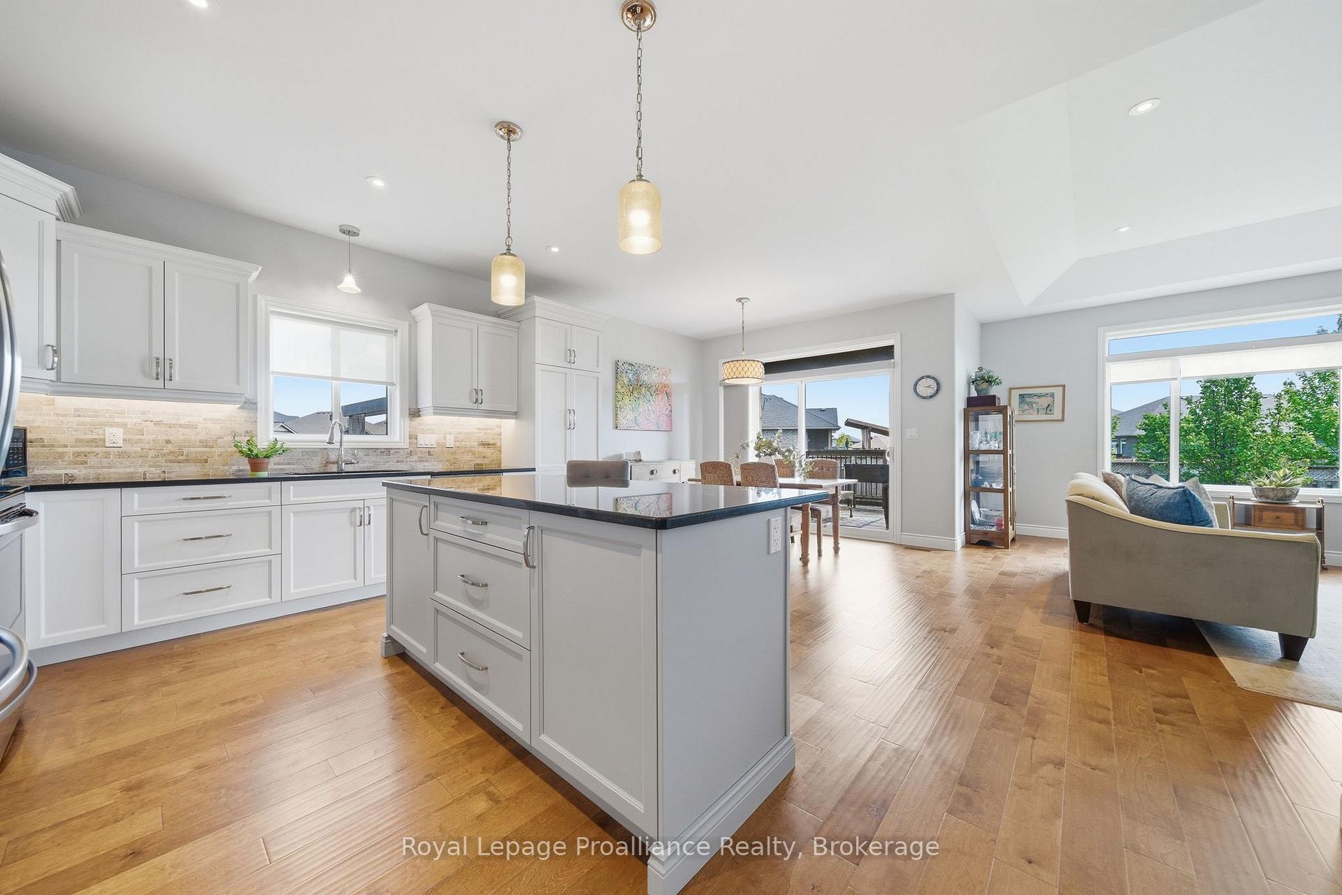 Photo 6 of 5 Kempton Avenue, Belleville, Thurlow Ward — HOMEH