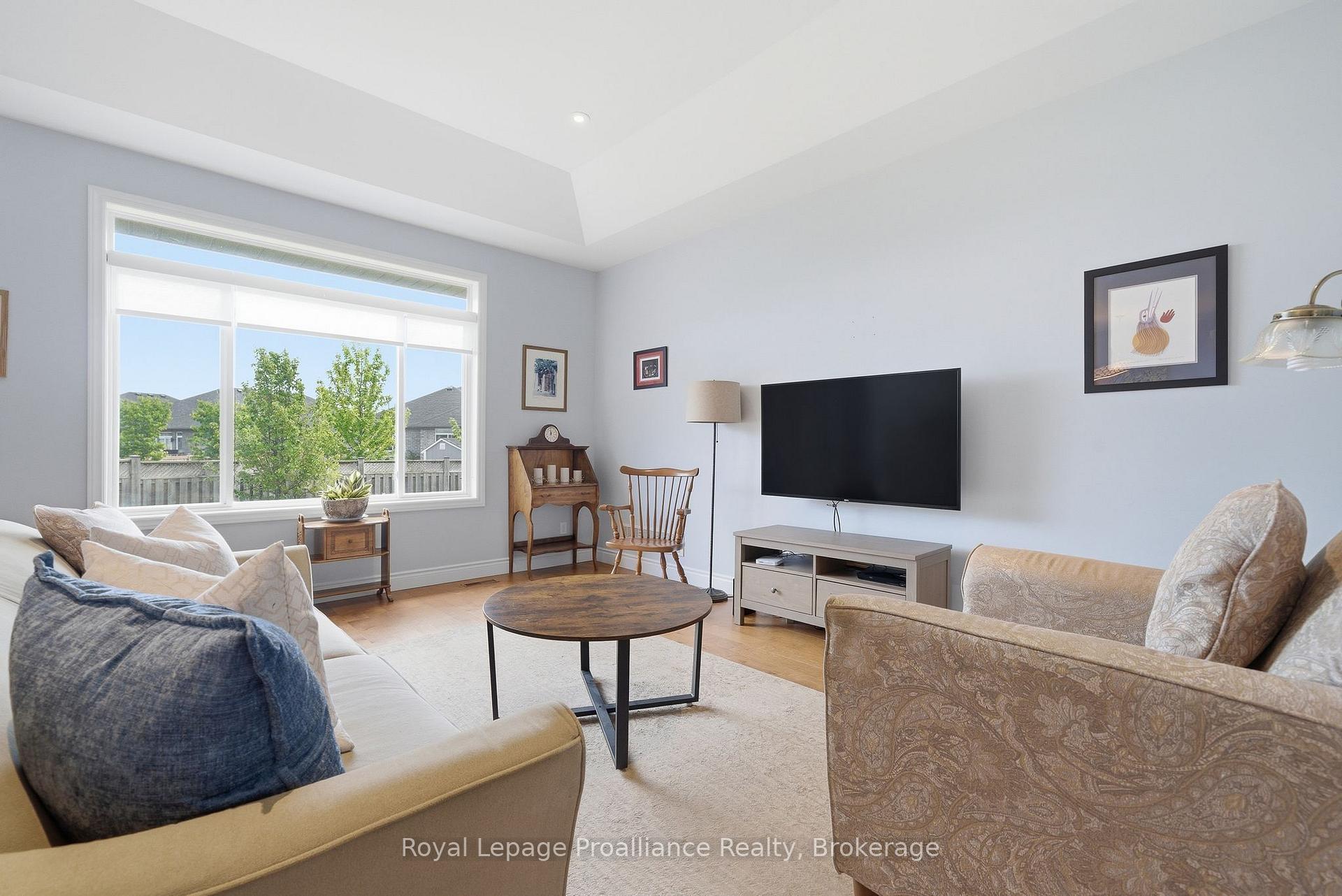 Photo 11 of 5 Kempton Avenue, Belleville, Thurlow Ward — HOMEH