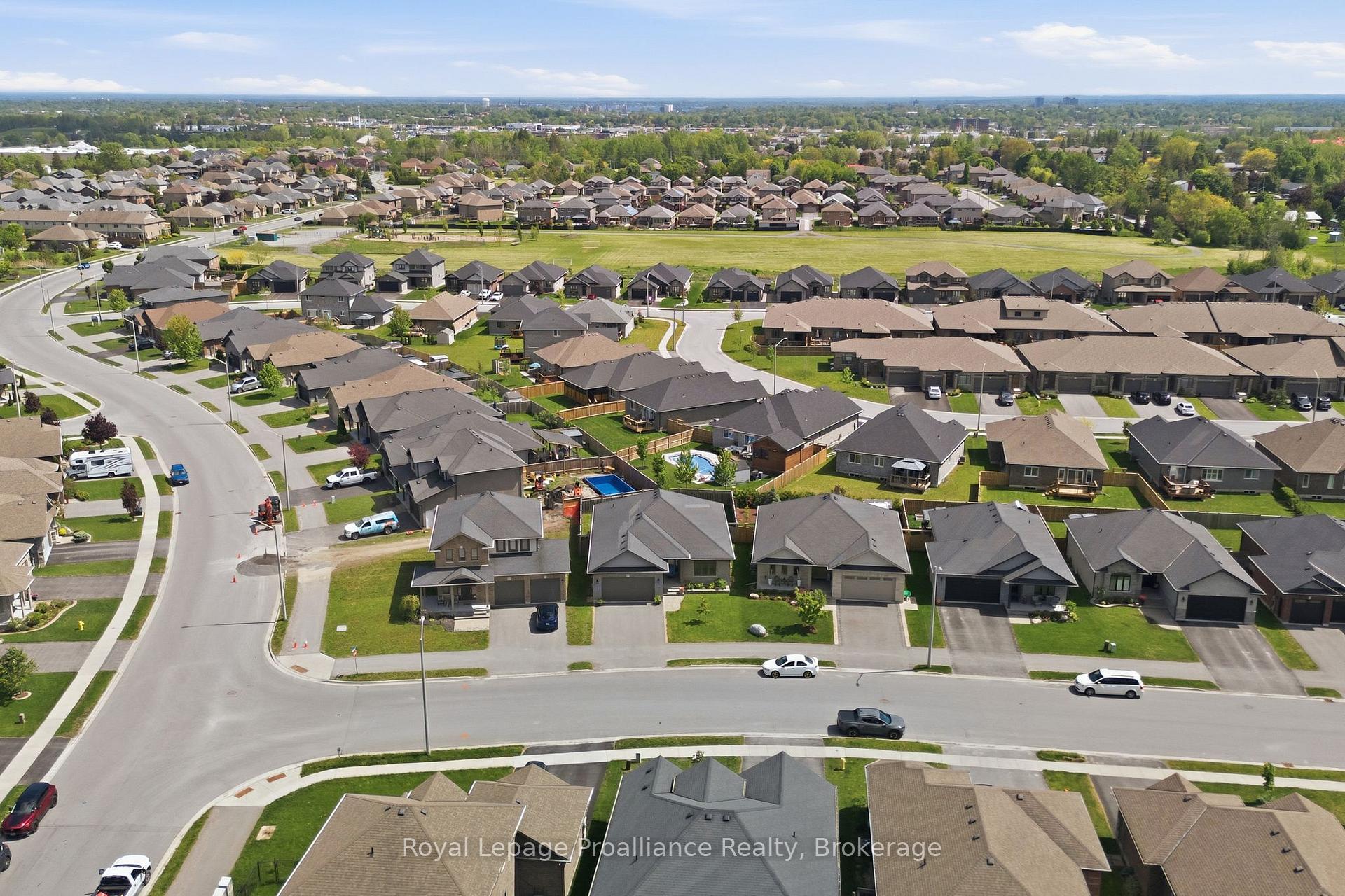 Photo 38 of 5 Kempton Avenue, Belleville, Thurlow Ward — HOMEH