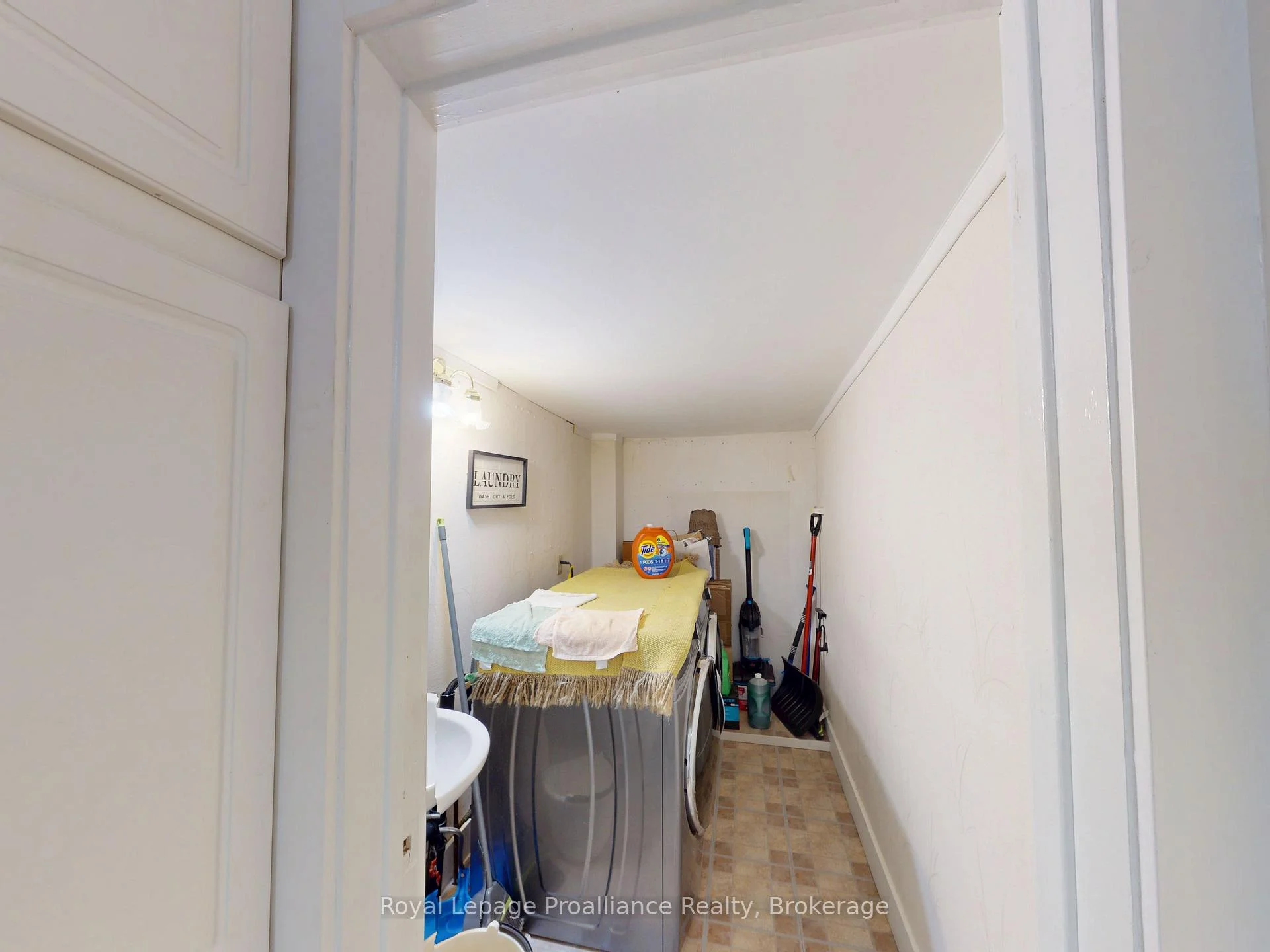 Photo 77 of 136 Macdonald Avenue, Belleville, Belleville Ward — HOMEH