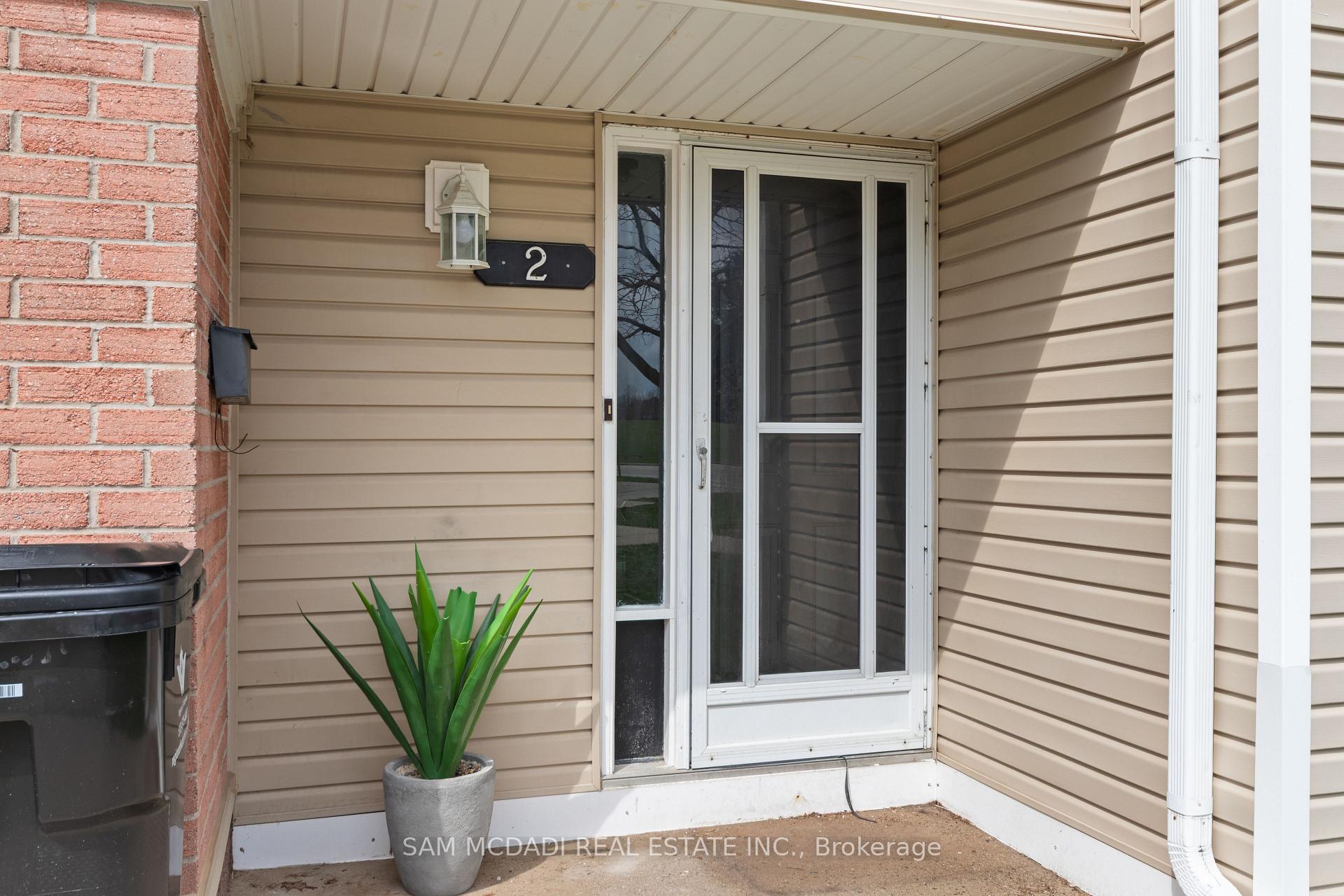 Photo 2 of Unit 2, 160 Rittenhouse Road, Kitchener, Country Hills West — HOMEH