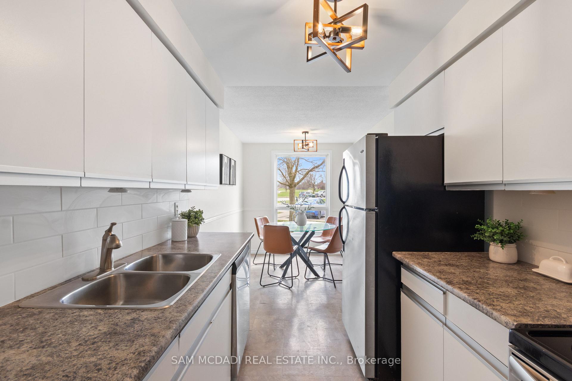 Photo 6 of Unit 2, 160 Rittenhouse Road, Kitchener, Country Hills West — HOMEH