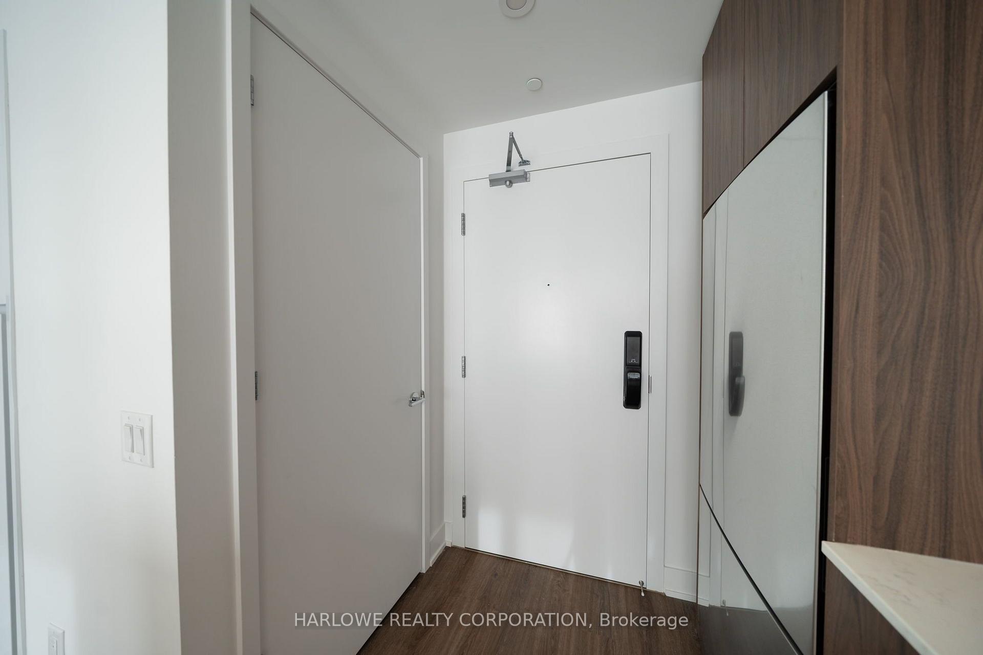Photo 4 of Unit 402, 500 Upper Wellington Street, Hamilton, Centremount — HOMEH