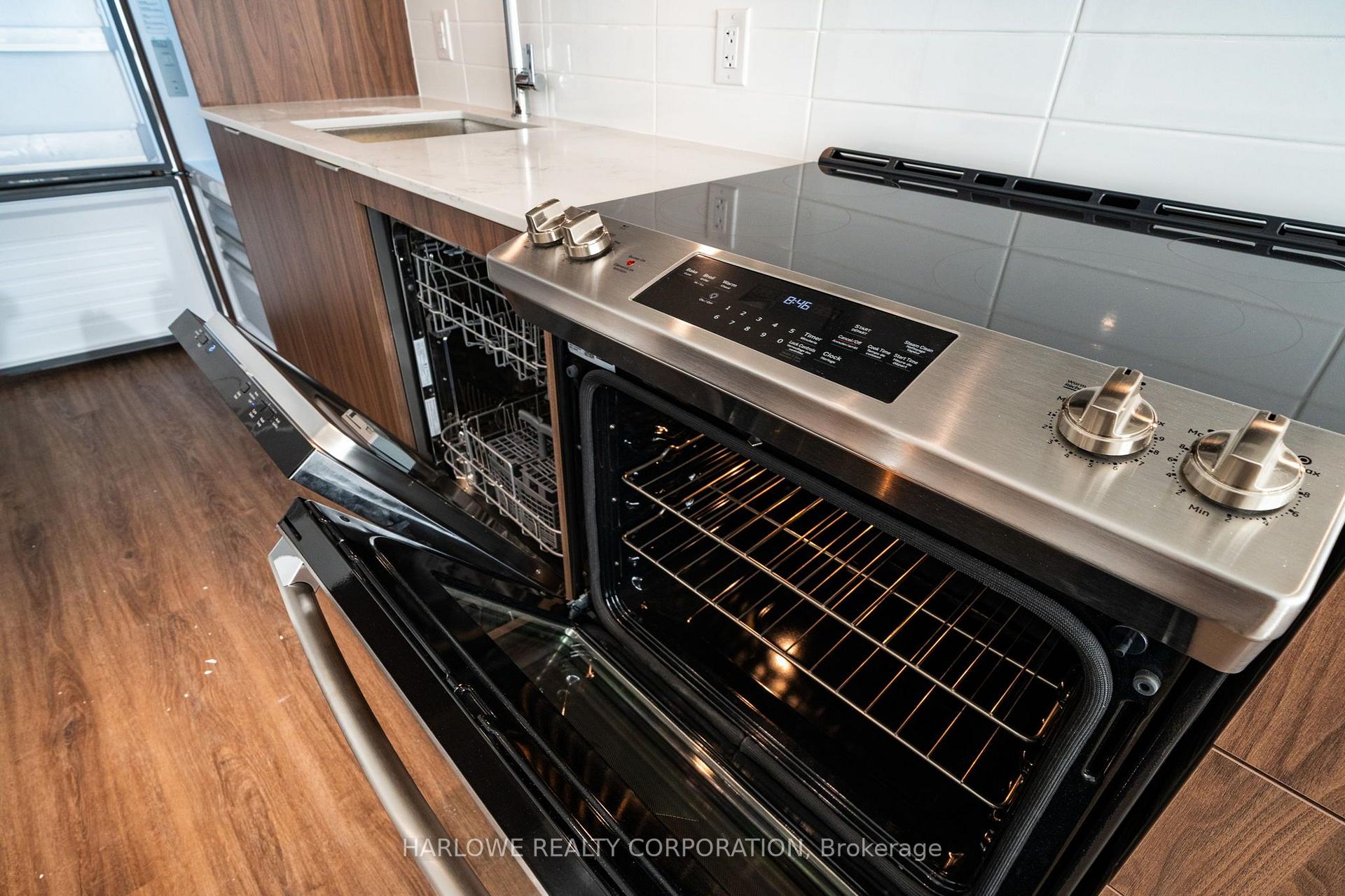 Photo 13 of Unit 402, 500 Upper Wellington Street, Hamilton, Centremount — HOMEH