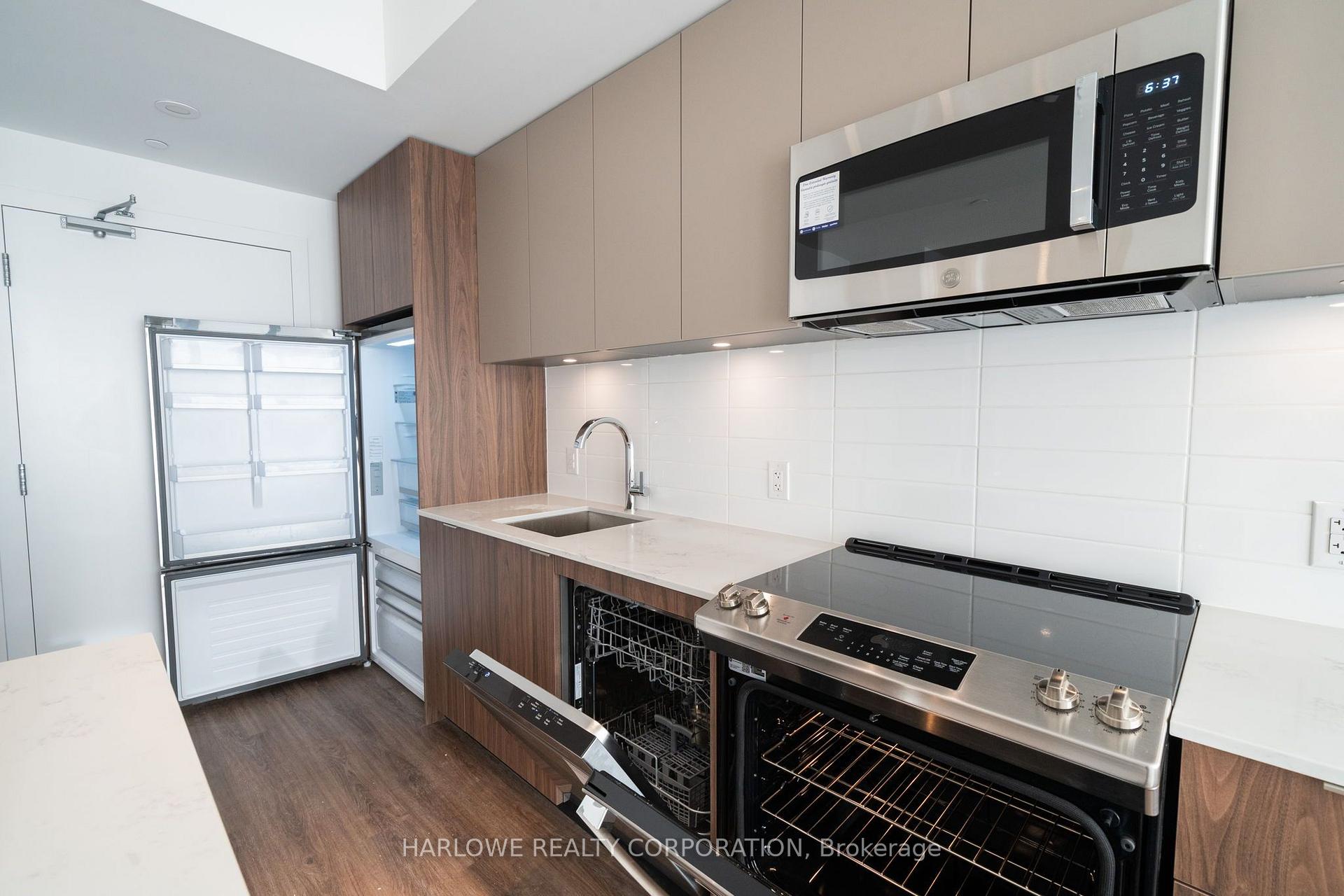 Photo 14 of Unit 402, 500 Upper Wellington Street, Hamilton, Centremount — HOMEH