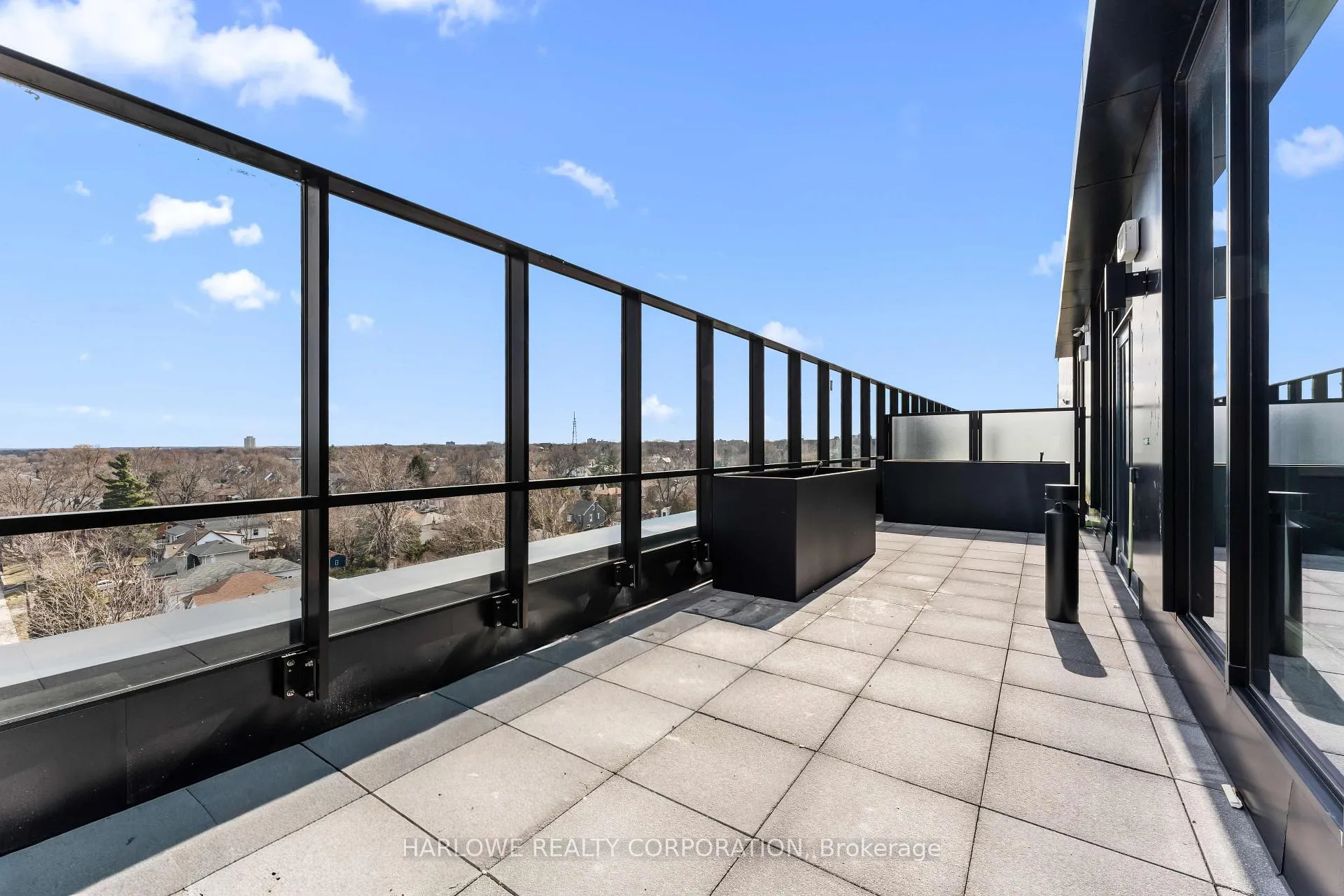 Photo 23 of Unit 402, 500 Upper Wellington Street, Hamilton, Centremount — HOMEH