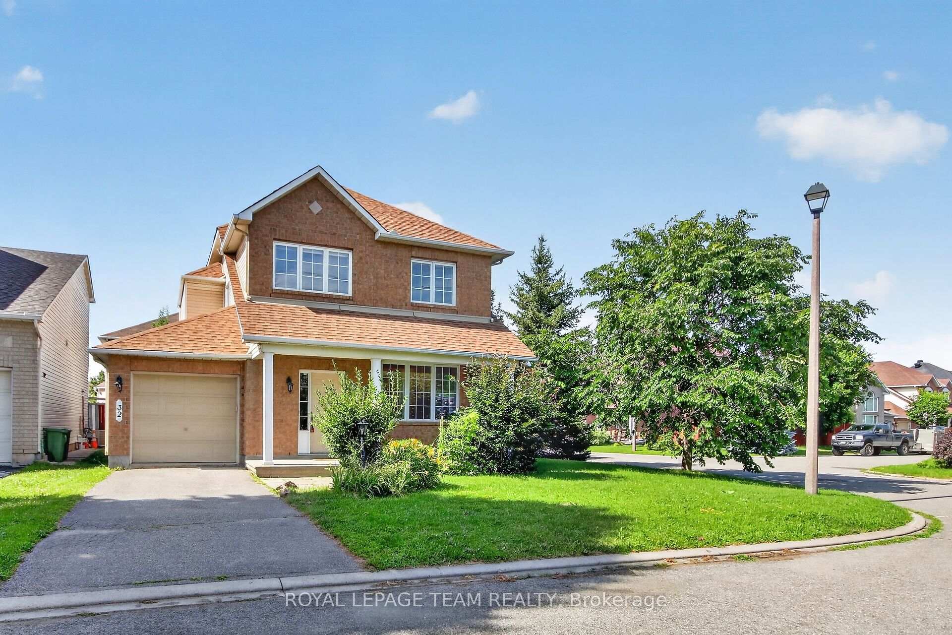 Photo 2 of 32 Vistapointe Drive, Ottawa, Barrhaven East — HOMEH