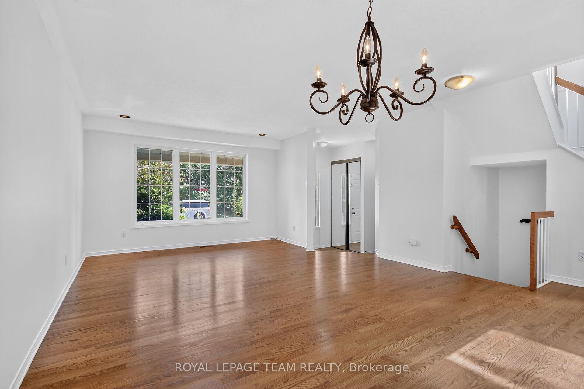 Photo 4 of 32 Vistapointe Drive, Ottawa, Barrhaven East — HOMEH