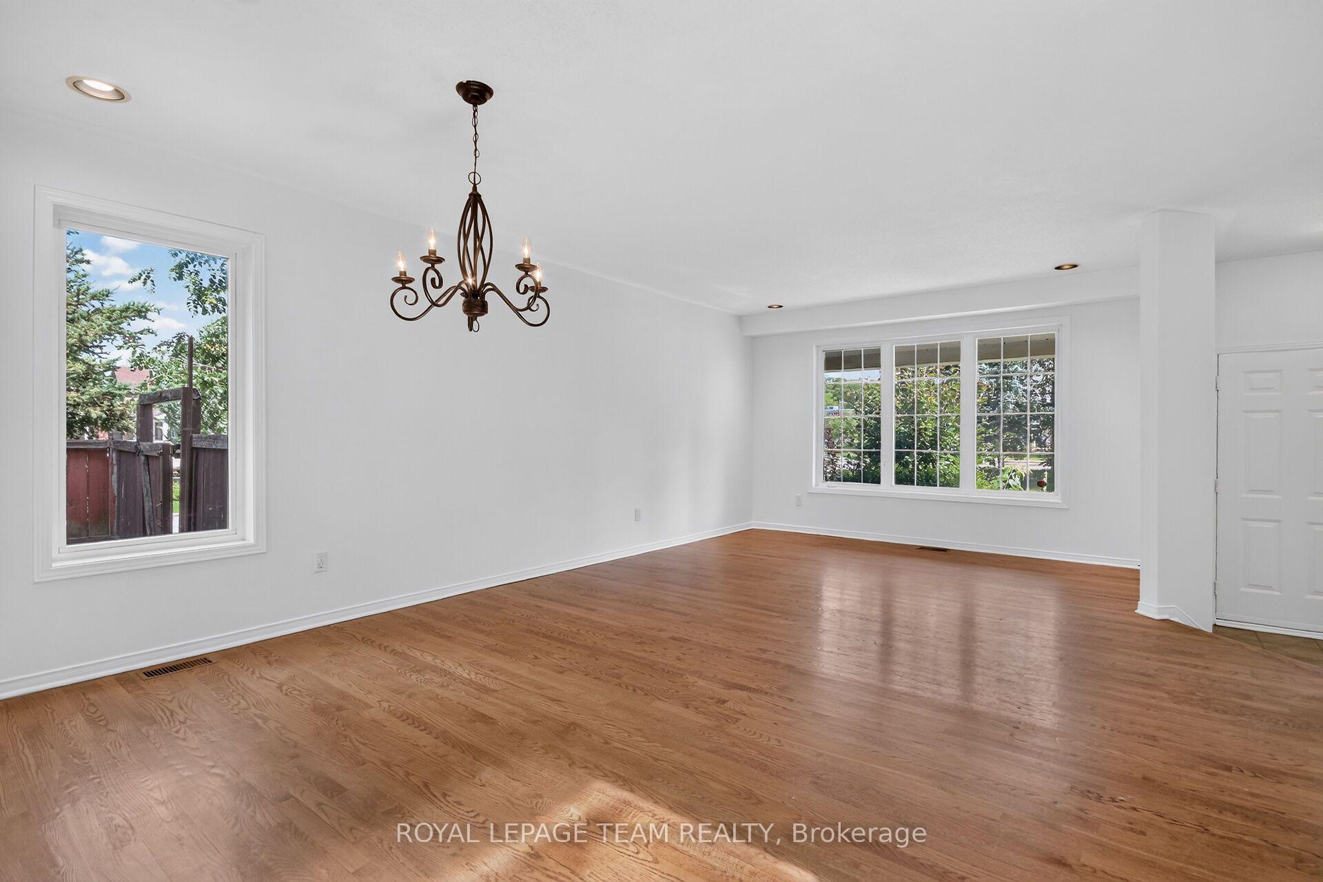 Photo 5 of 32 Vistapointe Drive, Ottawa, Barrhaven East — HOMEH