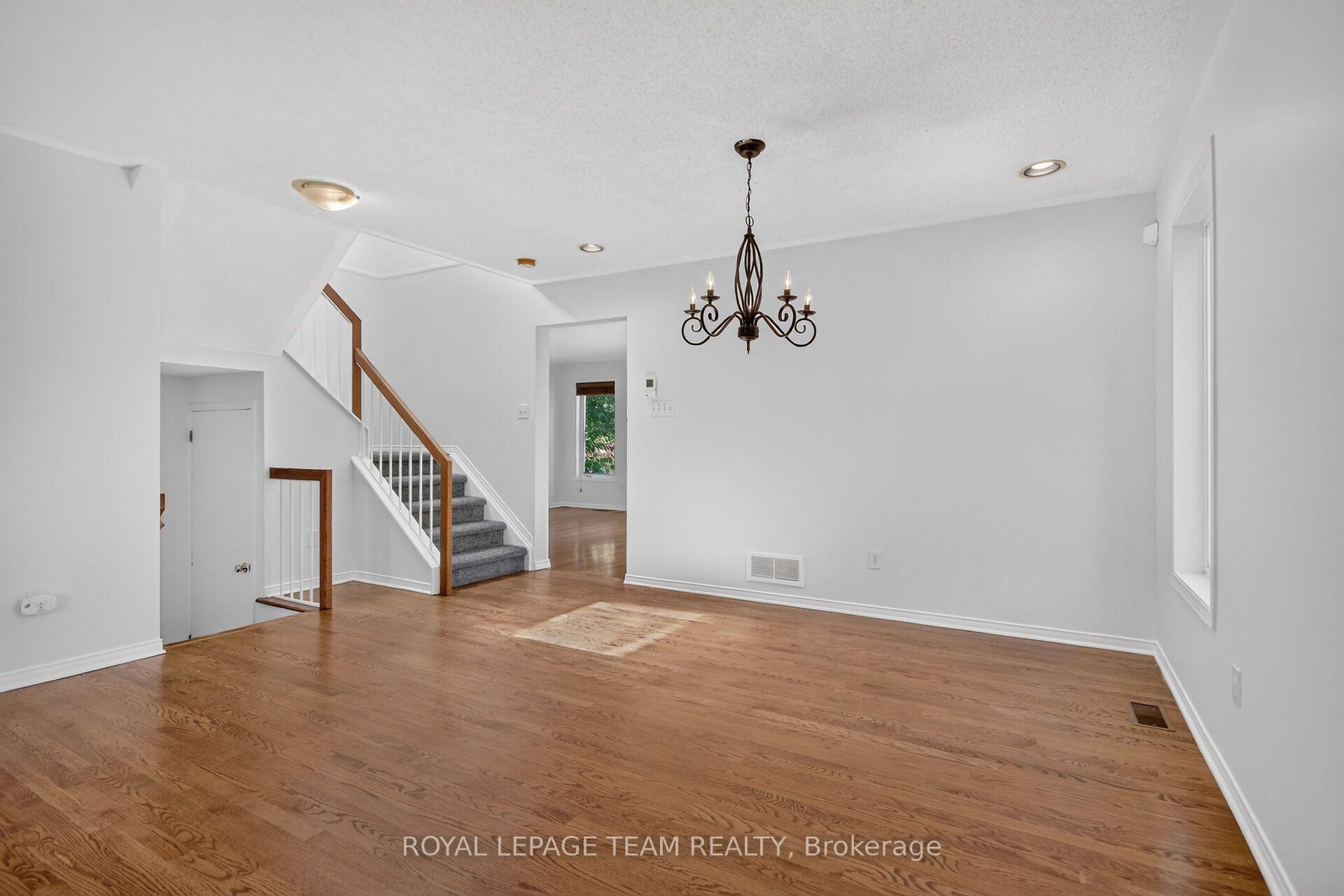 Photo 11 of 32 Vistapointe Drive, Ottawa, Barrhaven East — HOMEH
