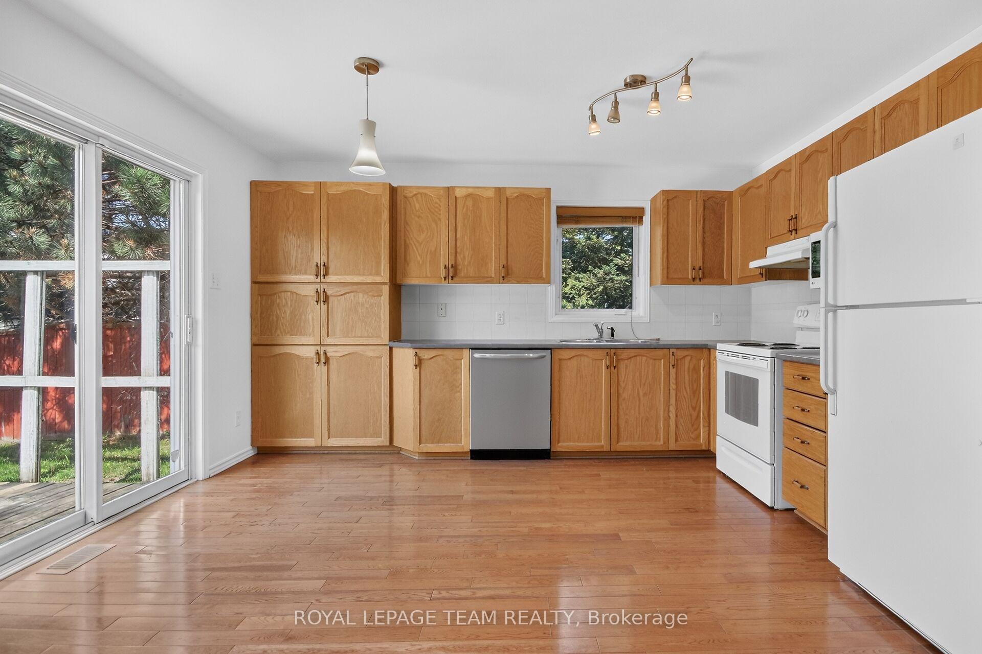Photo 16 of 32 Vistapointe Drive, Ottawa, Barrhaven East — HOMEH