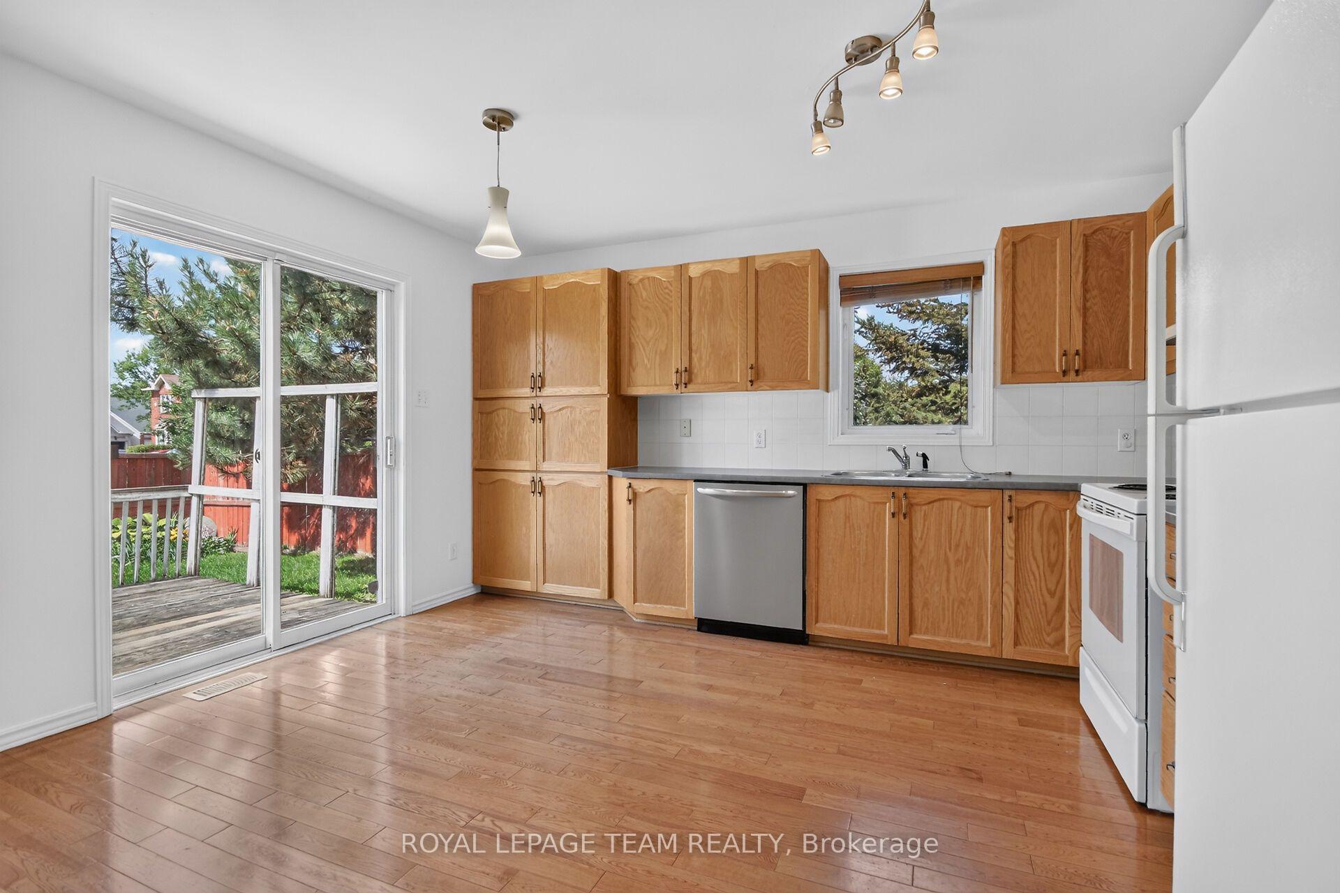 Photo 14 of 32 Vistapointe Drive, Ottawa, Barrhaven East — HOMEH
