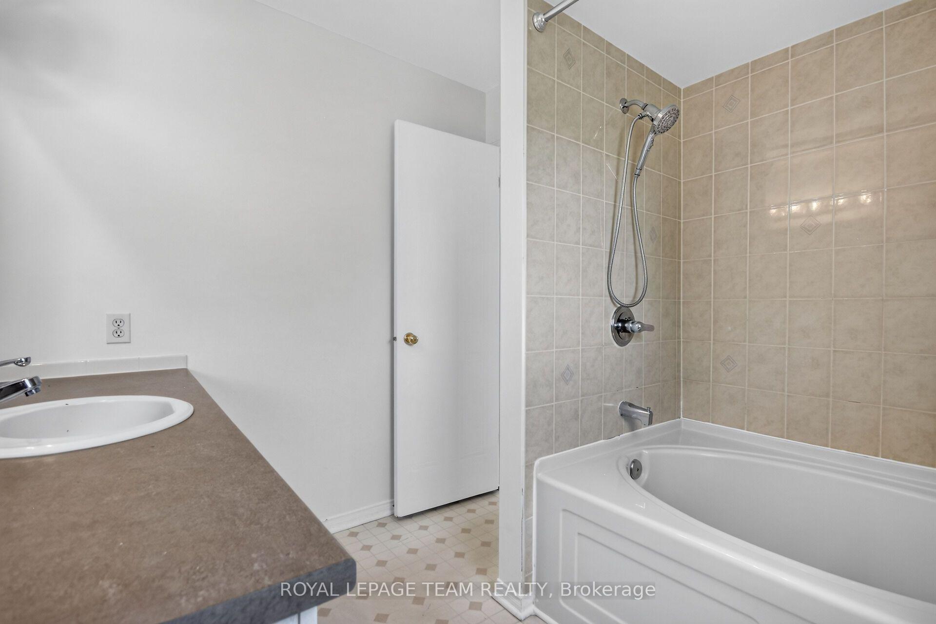 Photo 25 of 32 Vistapointe Drive, Ottawa, Barrhaven East — HOMEH