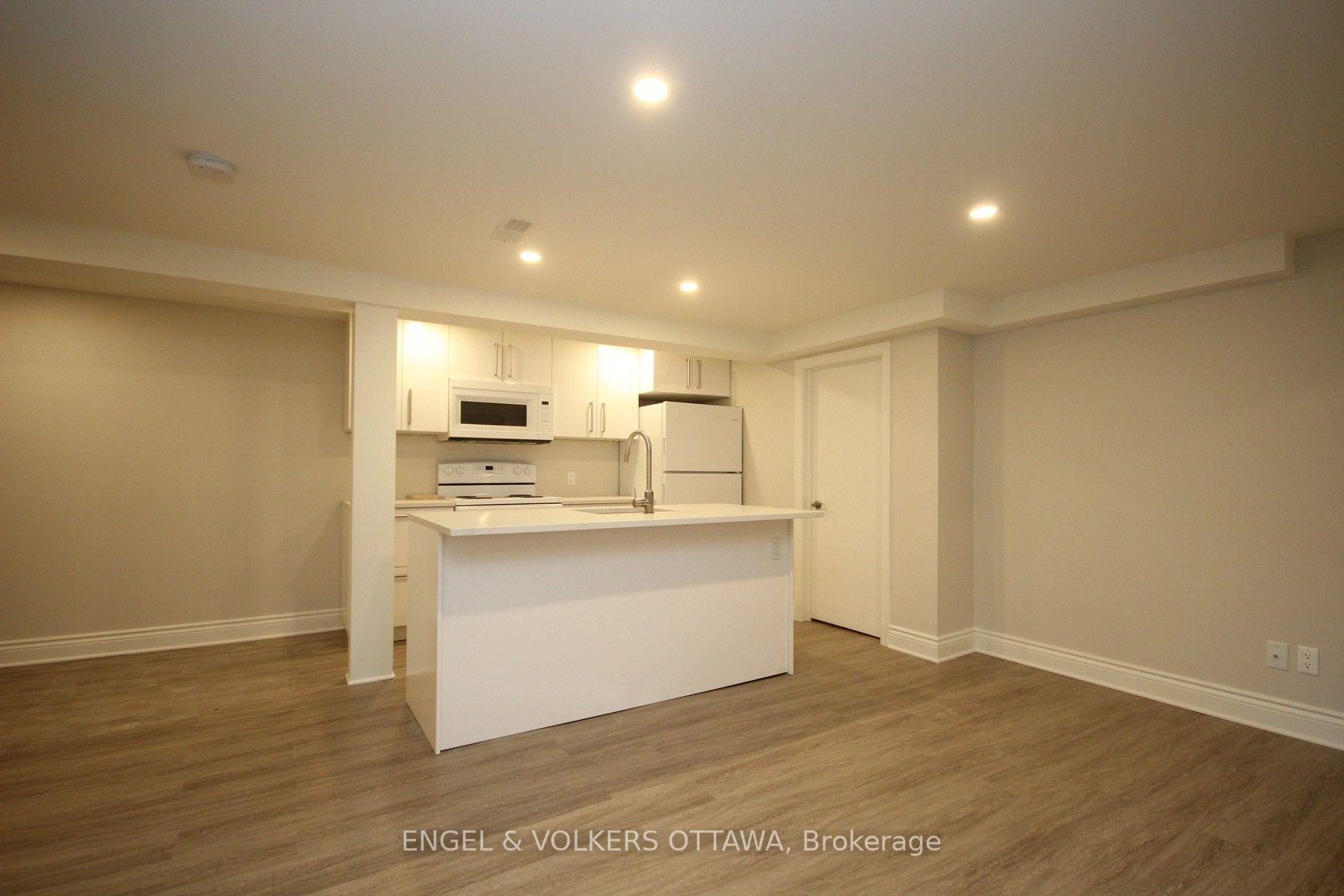 Photo 4 of Unit B, 2073 Alton Street, Ottawa, Elmvale Acres — HOMEH