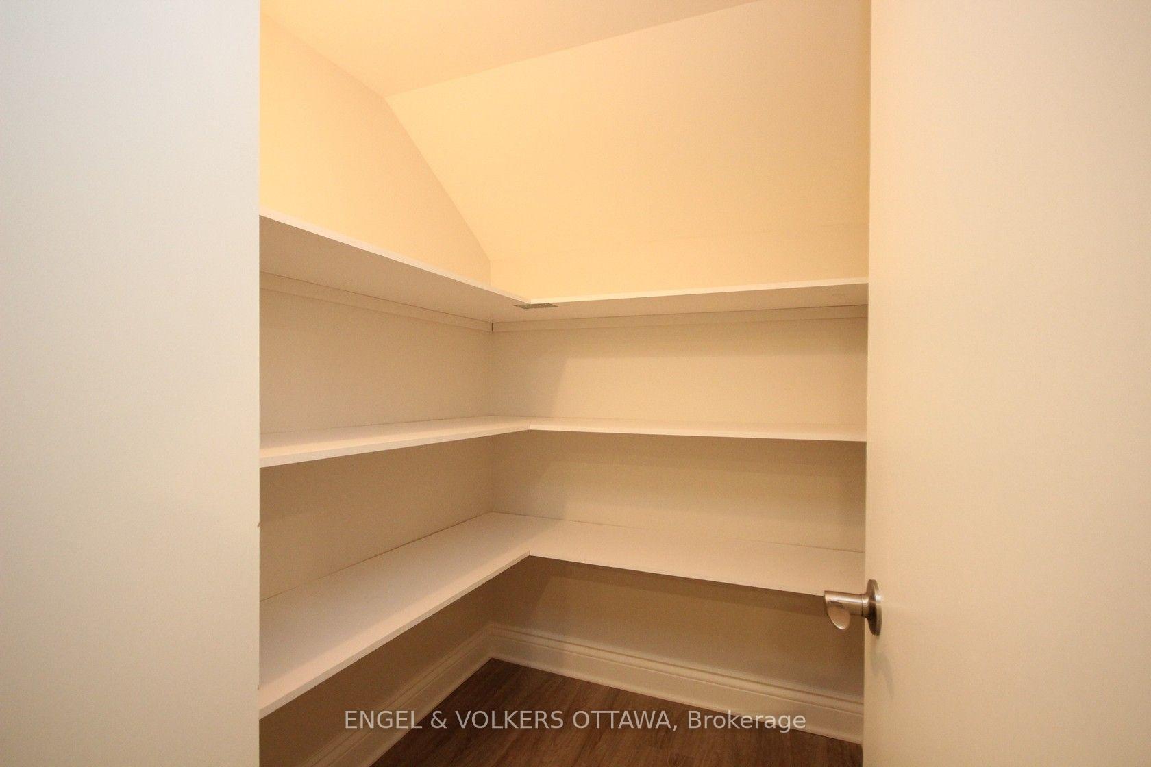 Photo 10 of Unit B, 2073 Alton Street, Ottawa, Elmvale Acres — HOMEH