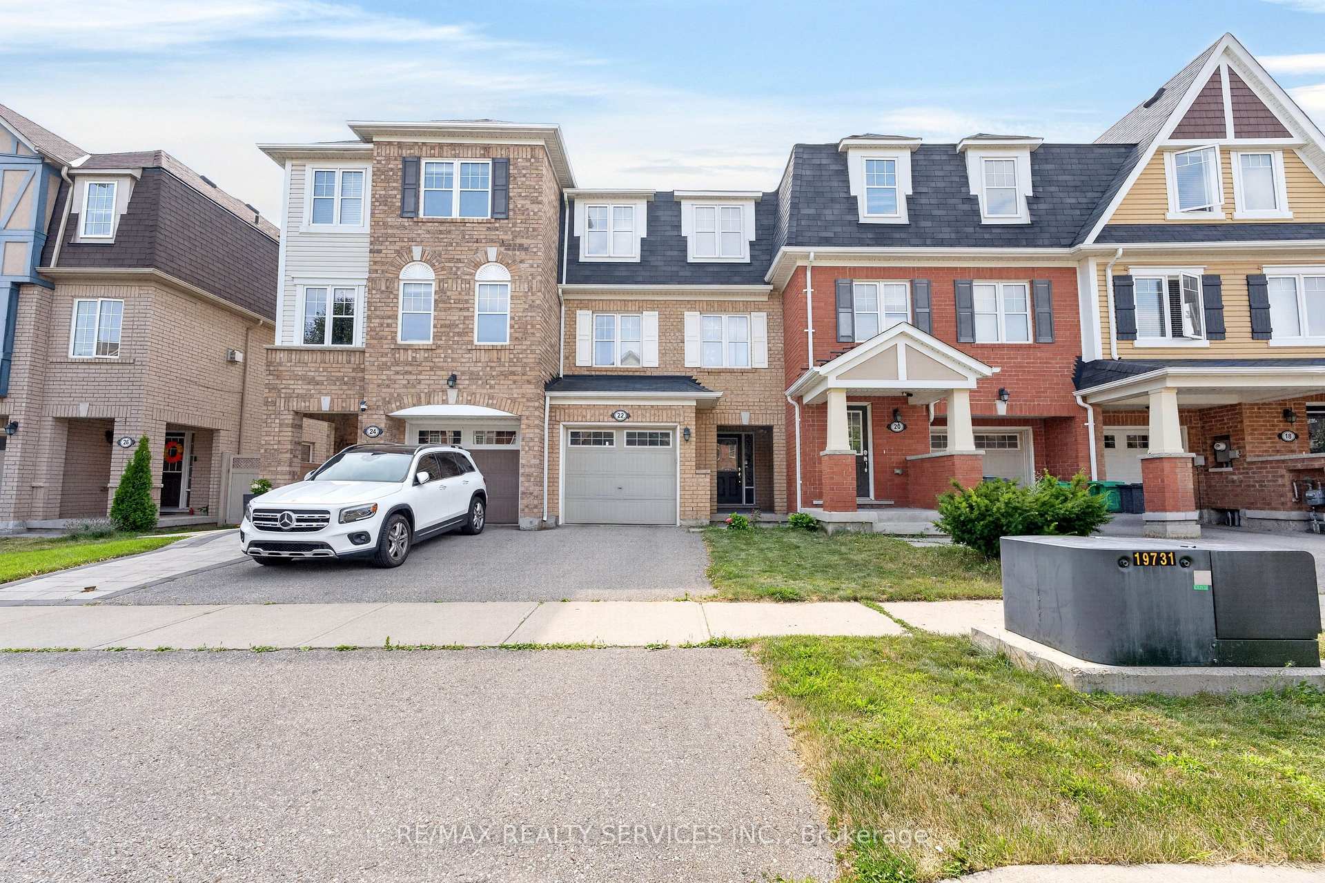Photo 3 of 22 Affleck Road, Brampton, Northwest Brampton — HOMEH