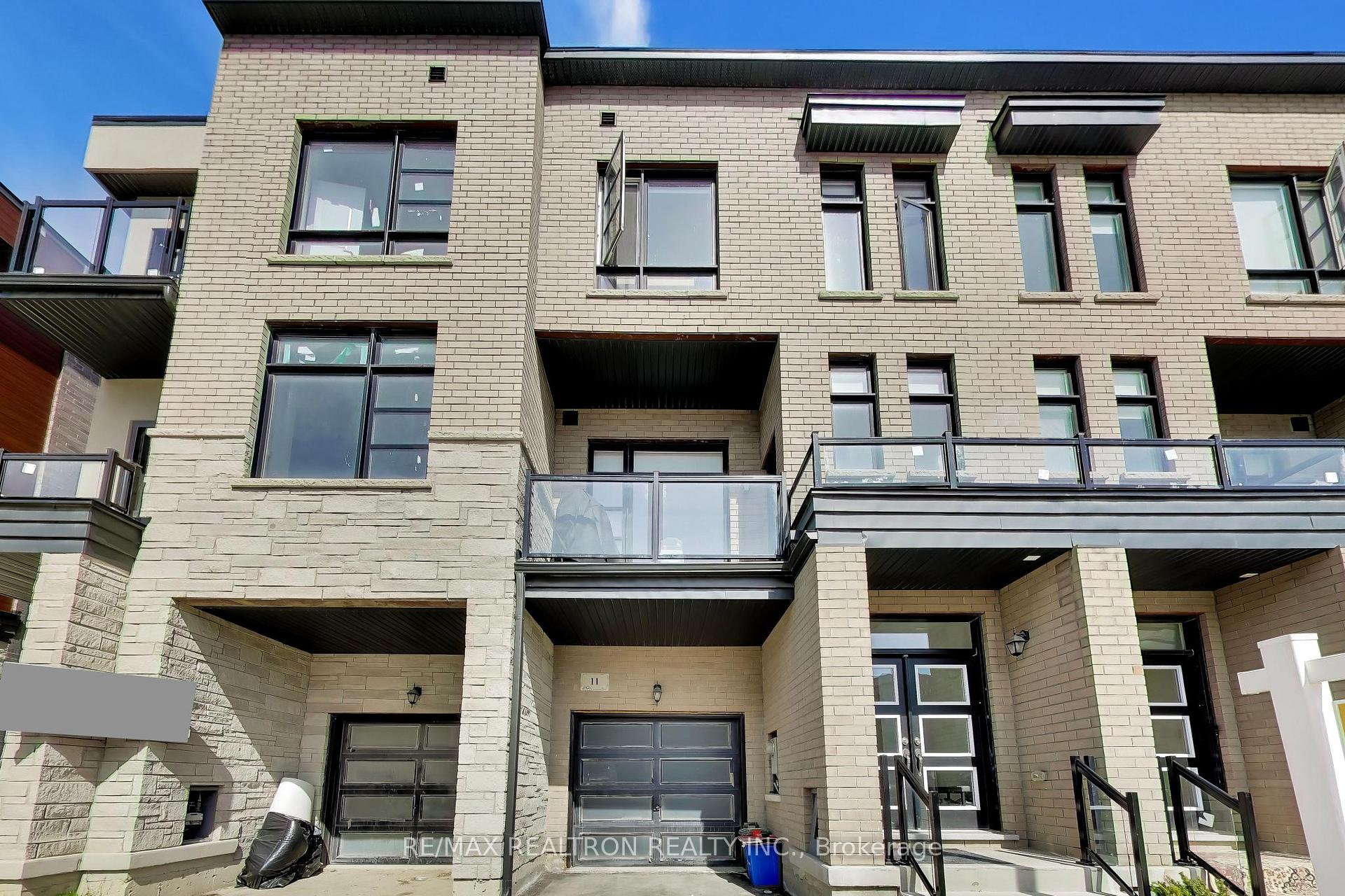 Photo 2 of 11 Inverary Crescent, Vaughan, Elder Mills — HOMEH