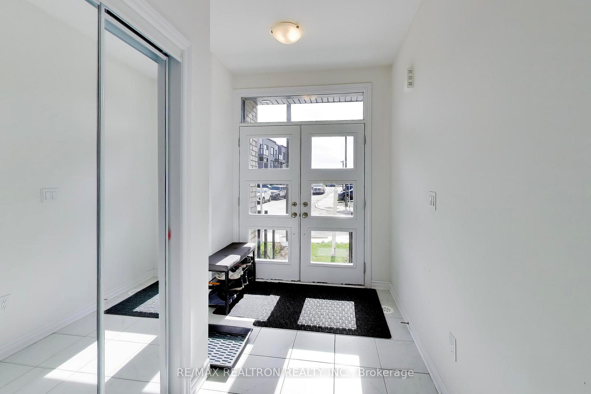Photo 5 of 11 Inverary Crescent, Vaughan, Elder Mills — HOMEH