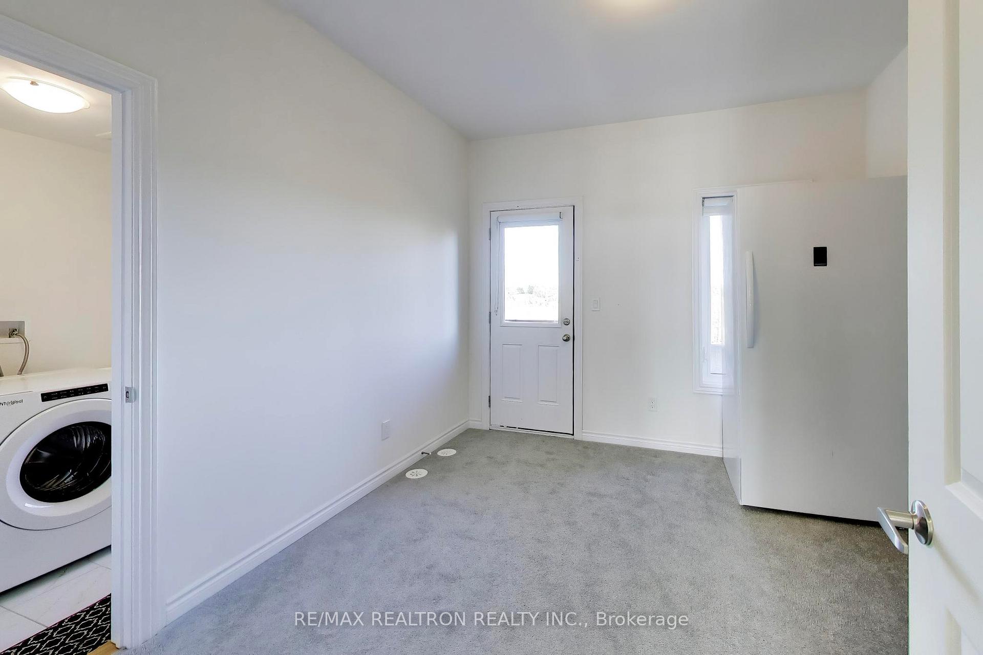 Photo 6 of 11 Inverary Crescent, Vaughan, Elder Mills — HOMEH