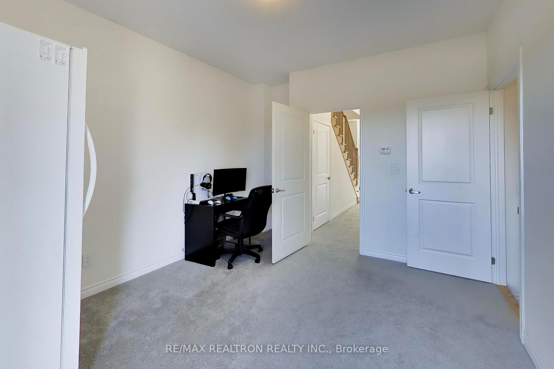 Photo 7 of 11 Inverary Crescent, Vaughan, Elder Mills — HOMEH