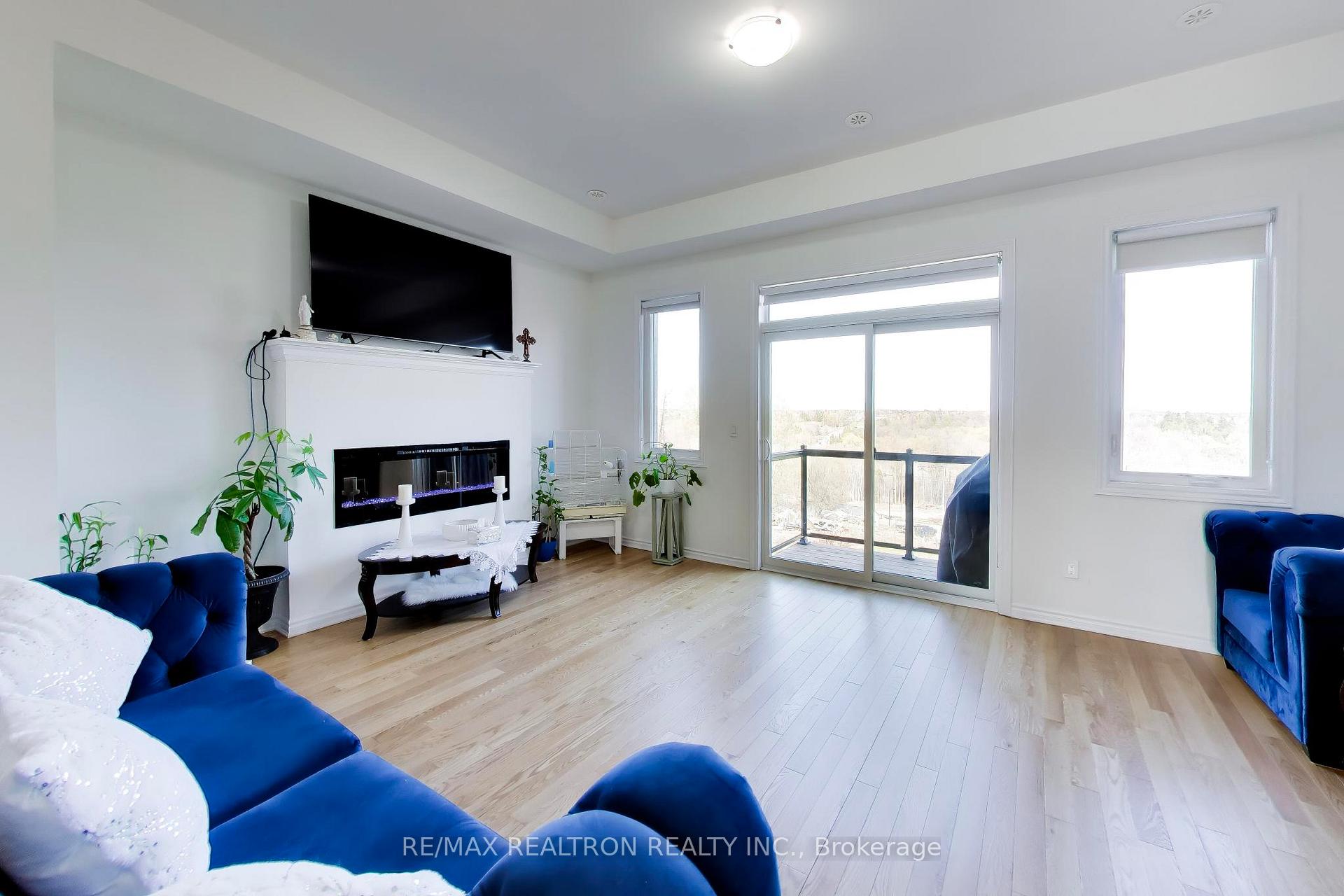Photo 9 of 11 Inverary Crescent, Vaughan, Elder Mills — HOMEH