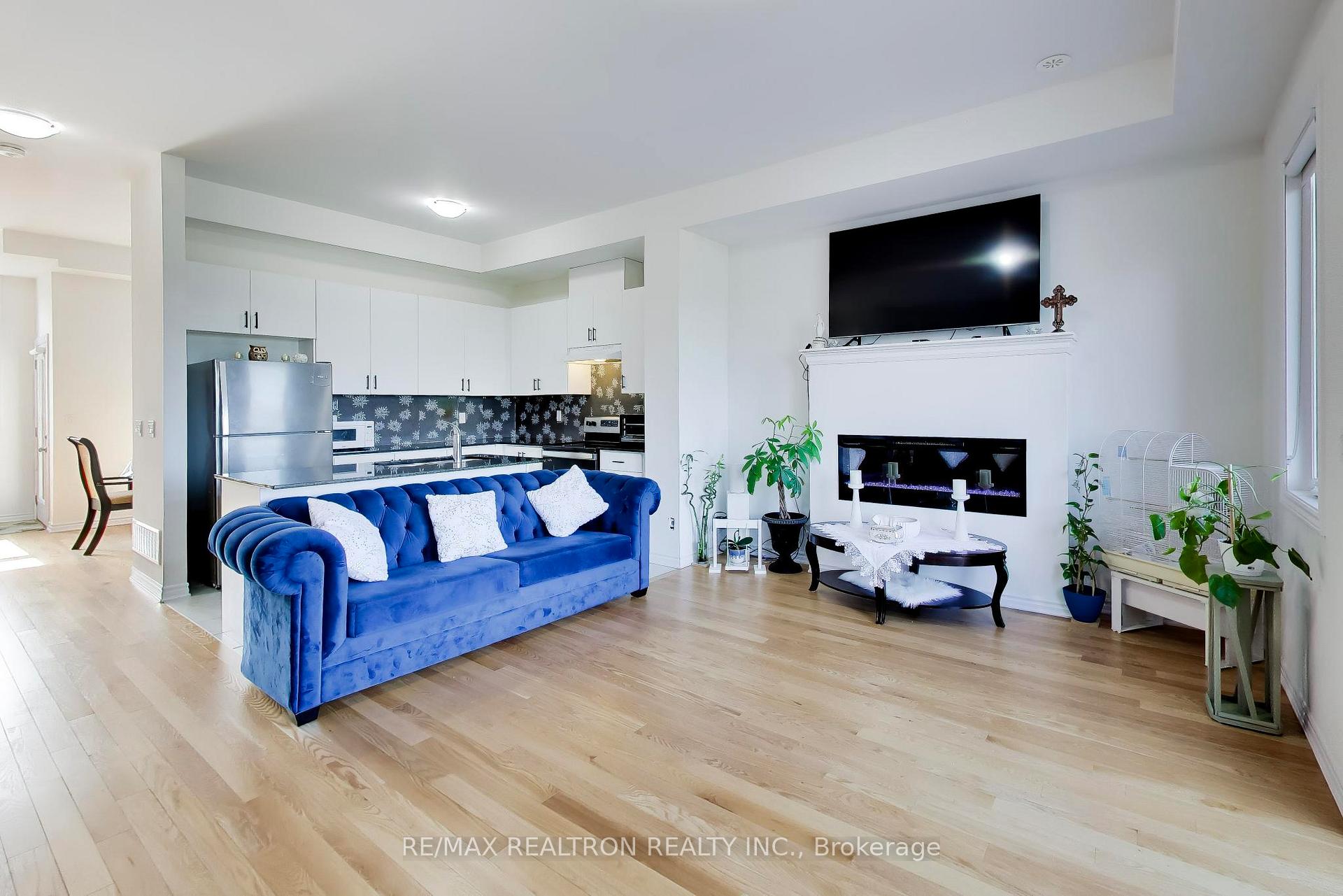 Photo 11 of 11 Inverary Crescent, Vaughan, Elder Mills — HOMEH