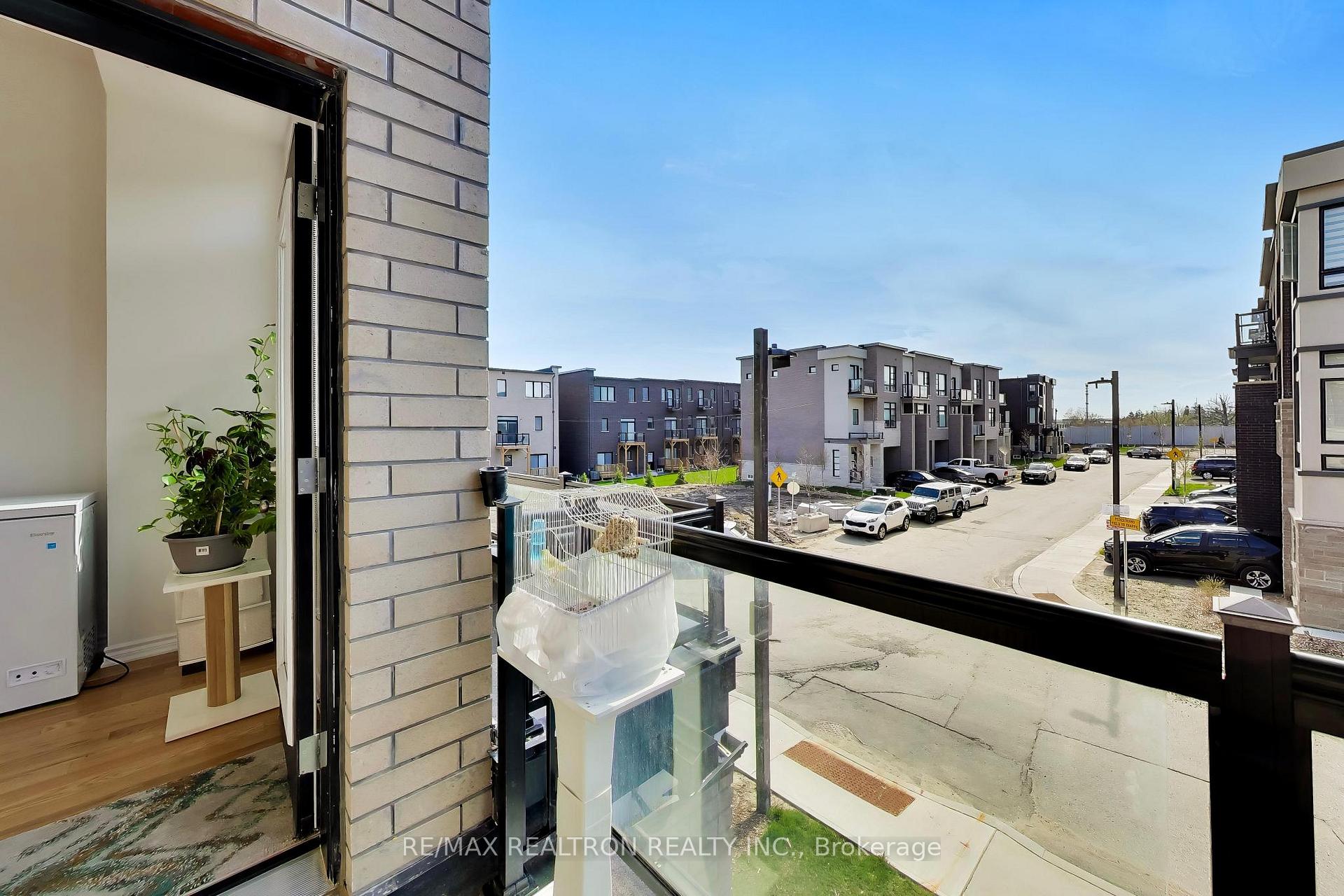 Photo 17 of 11 Inverary Crescent, Vaughan, Elder Mills — HOMEH