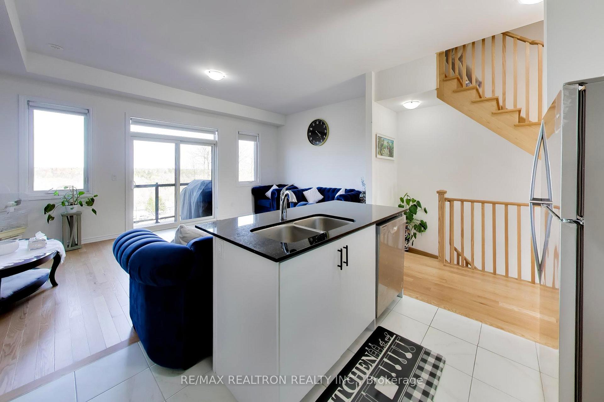 Photo 21 of 11 Inverary Crescent, Vaughan, Elder Mills — HOMEH