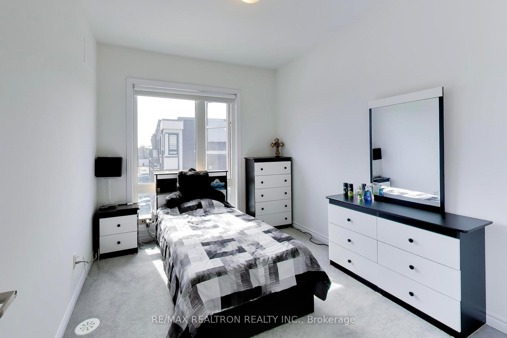 Photo 28 of 11 Inverary Crescent, Vaughan, Elder Mills — HOMEH
