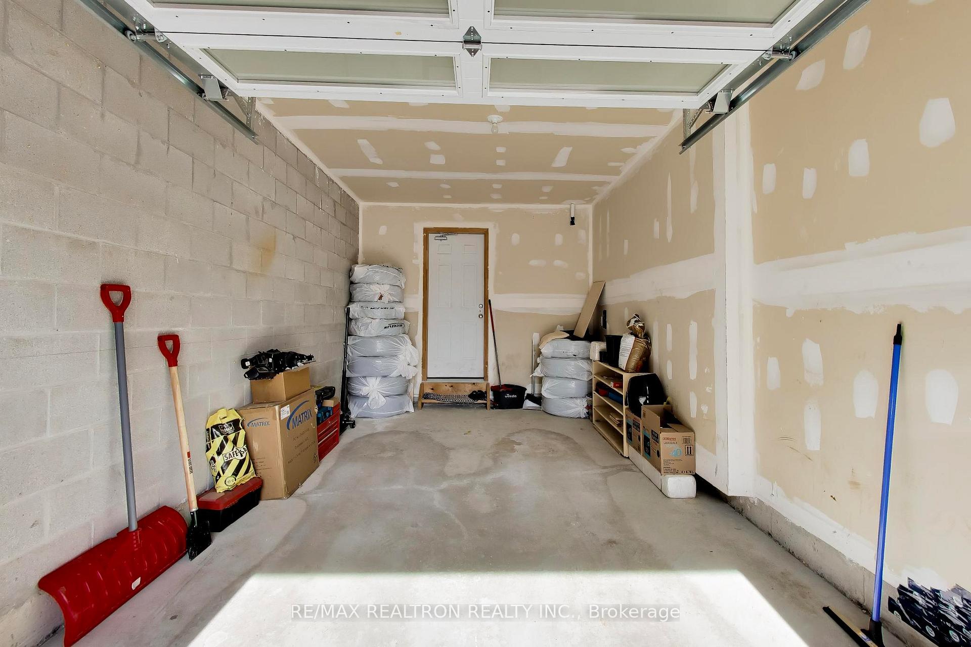 Photo 34 of 11 Inverary Crescent, Vaughan, Elder Mills — HOMEH