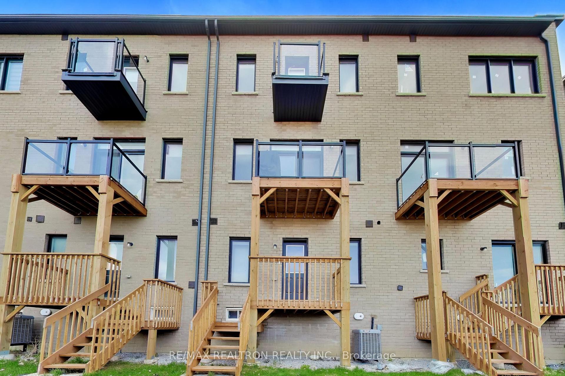 Photo 35 of 11 Inverary Crescent, Vaughan, Elder Mills — HOMEH